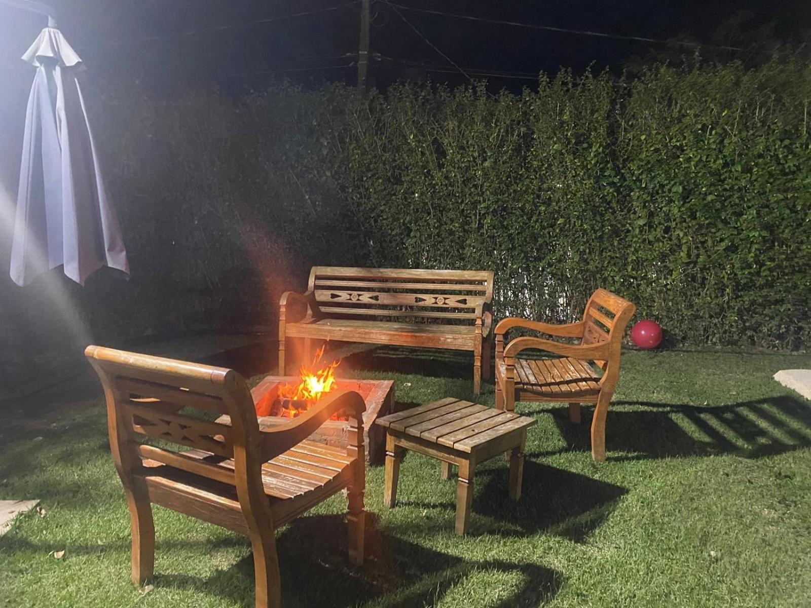 Linda Casa de Campo Nova em condomínio com piscina aquecida