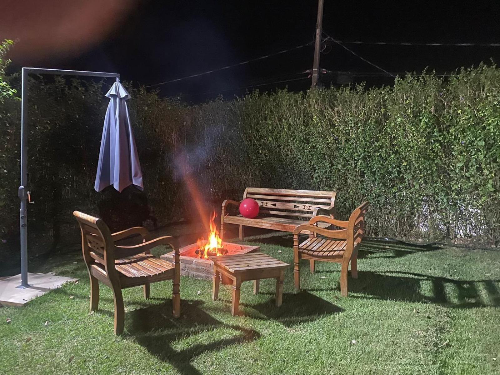 Linda Casa de Campo Nova em condomínio com piscina aquecida
