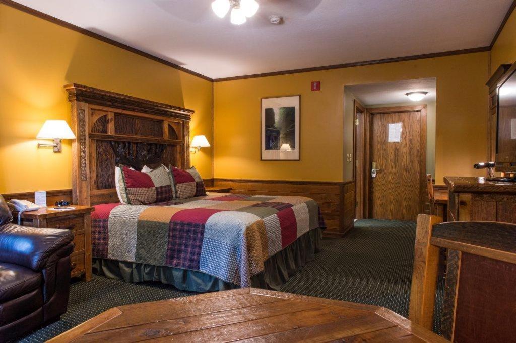 Starved Rock Lodge view 2