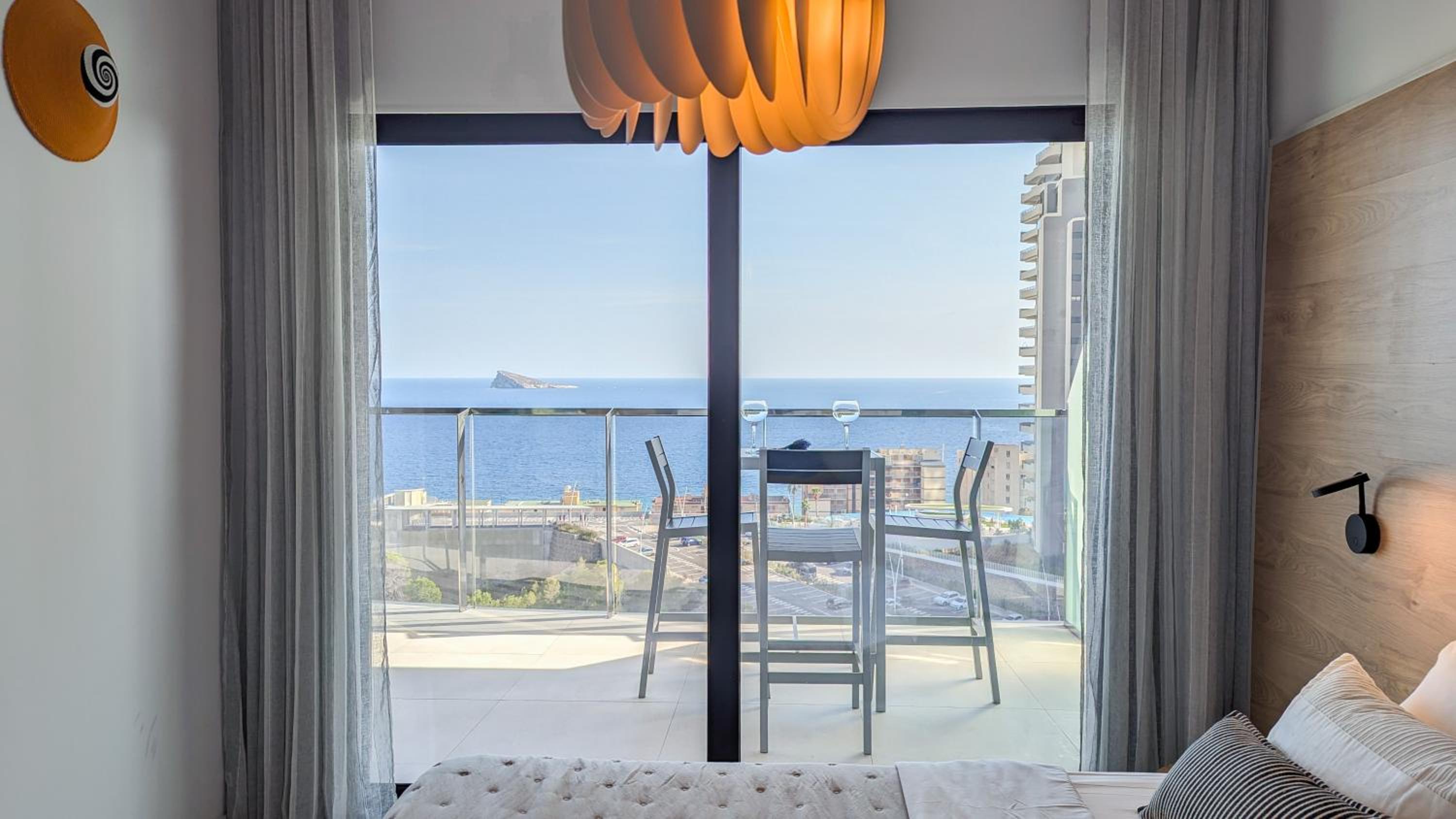SUNSET WAVES sweet apartment