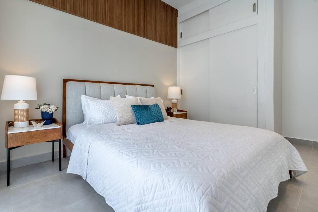 Brand new villa by the beach! view 5