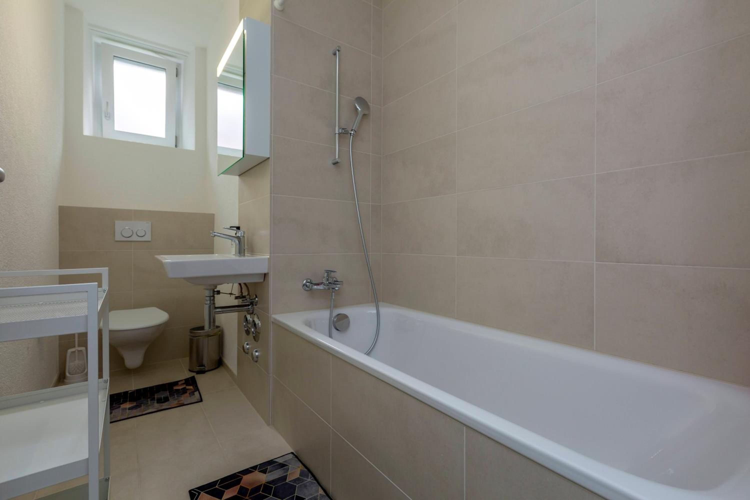 KAYA Zurich Apartment 1B - Deluxe 2BR Downtown Apt