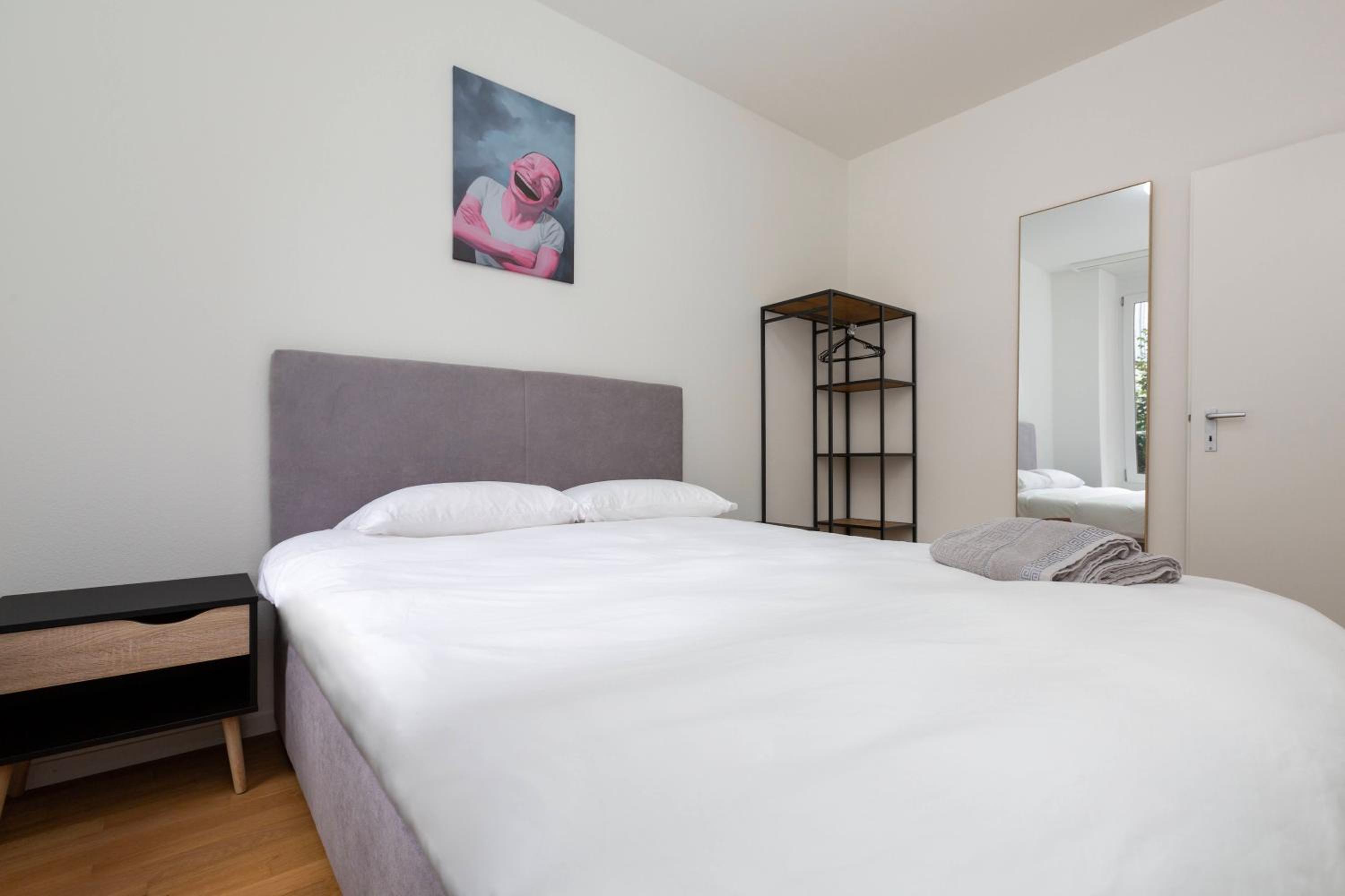 KAYA Zurich Apartment 1B - Deluxe 2BR Downtown Apt