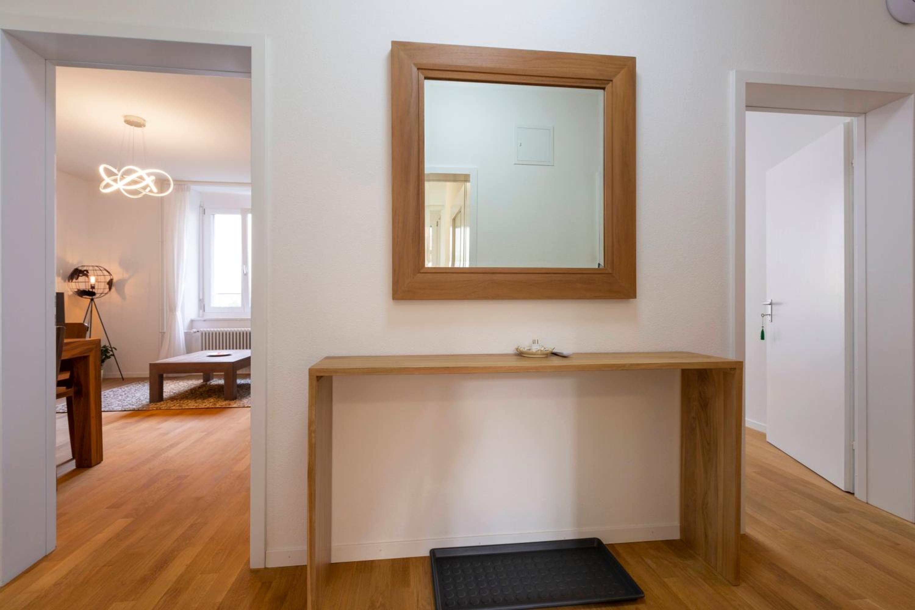 KAYA Zurich Apartment 1B - Deluxe 2BR Downtown Apt