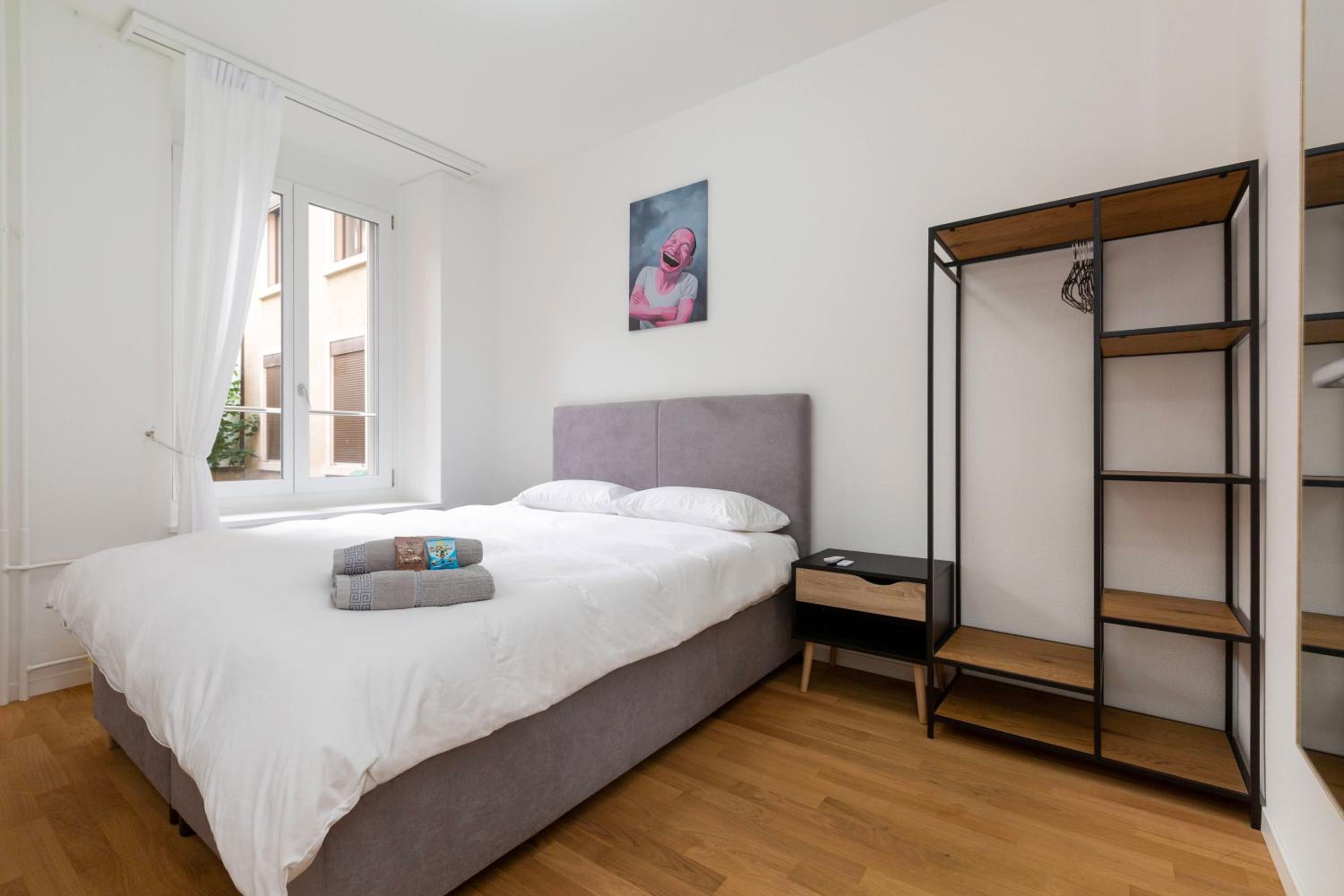 KAYA Zurich Apartment 1B - Deluxe 2BR Downtown Apt