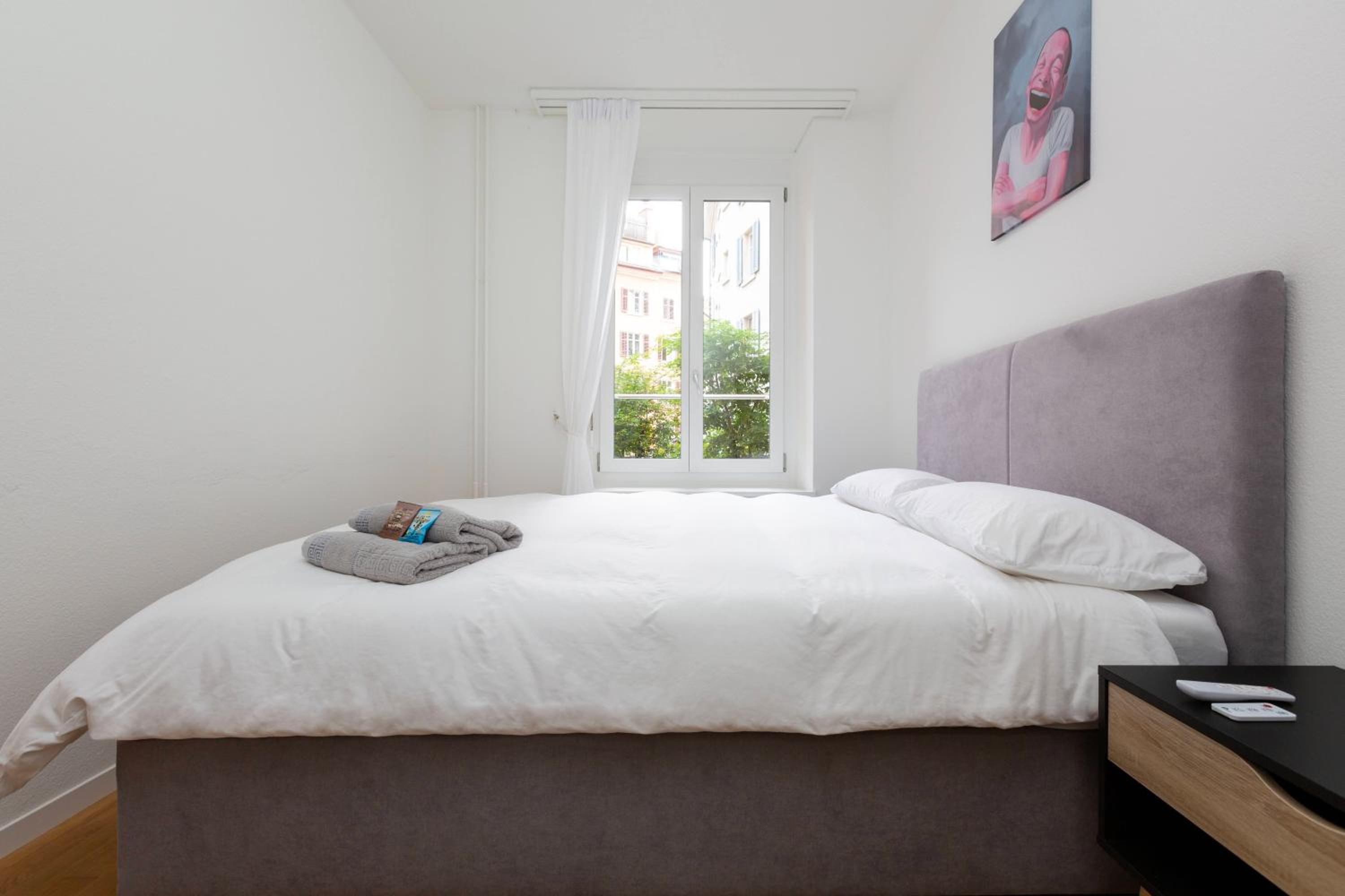 KAYA Zurich Apartment 1B - Deluxe 2BR Downtown Apt