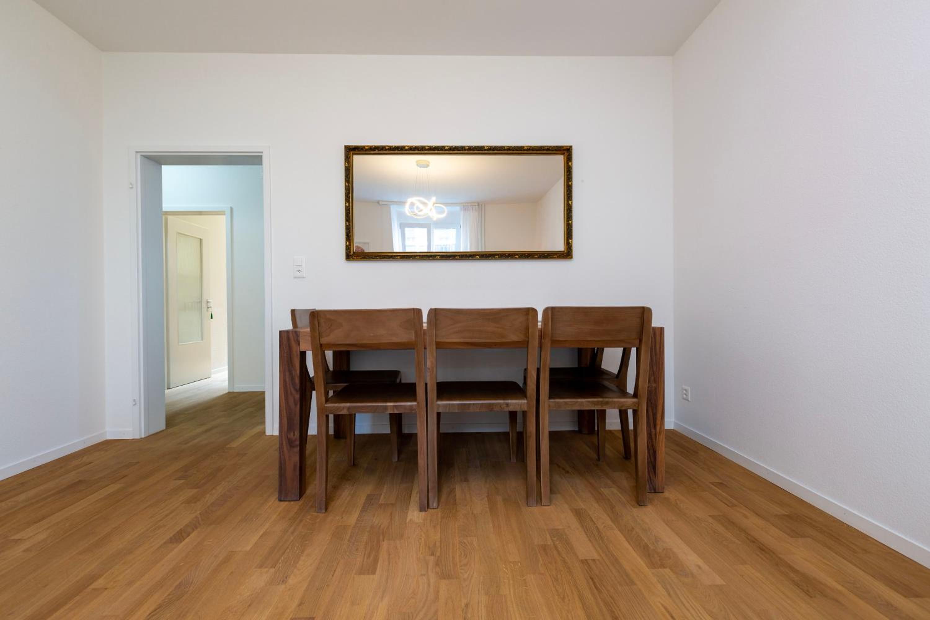 KAYA Zurich Apartment 1B - Deluxe 2BR Downtown Apt