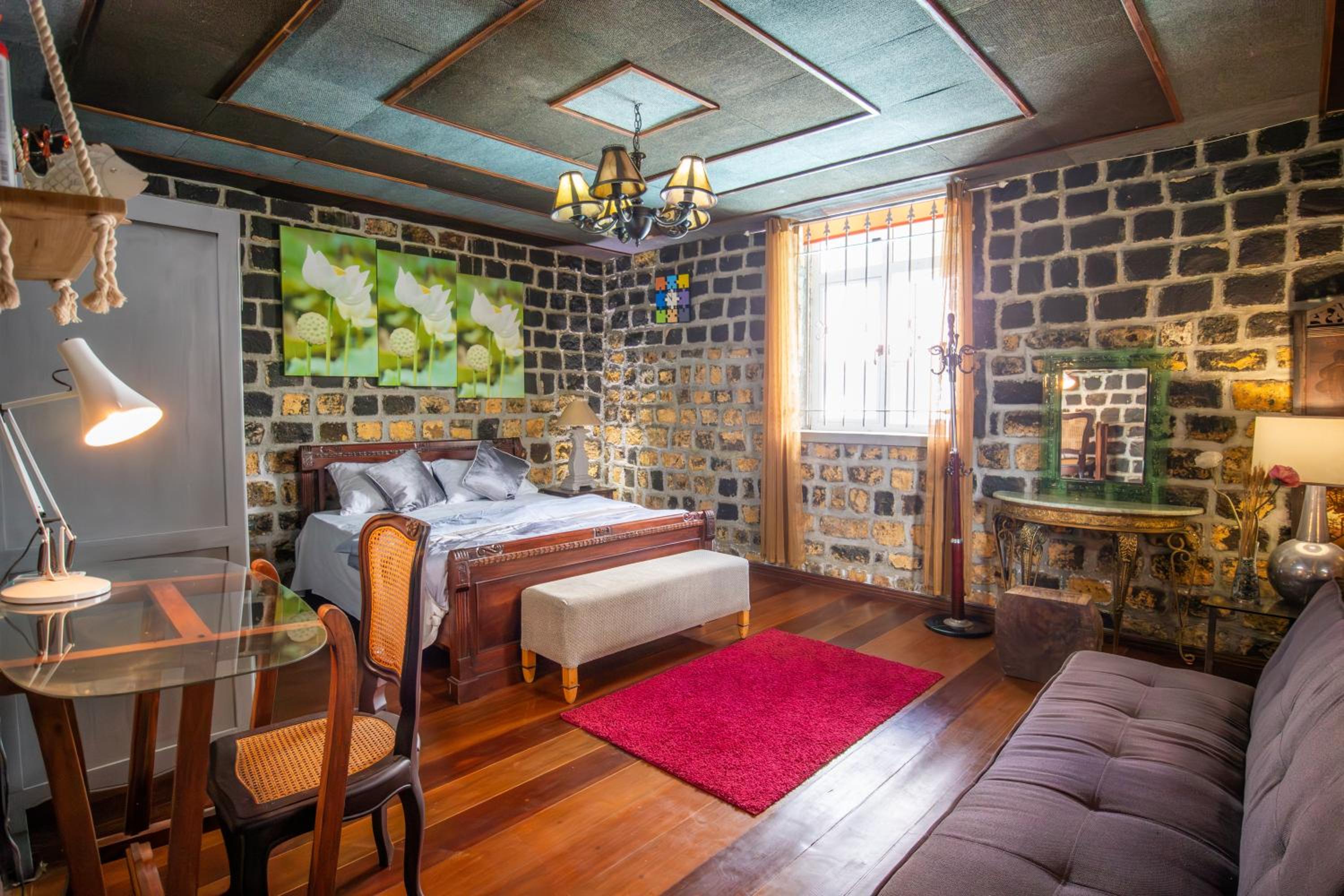 Rustic Balinese Villa Grand Baie view 4
