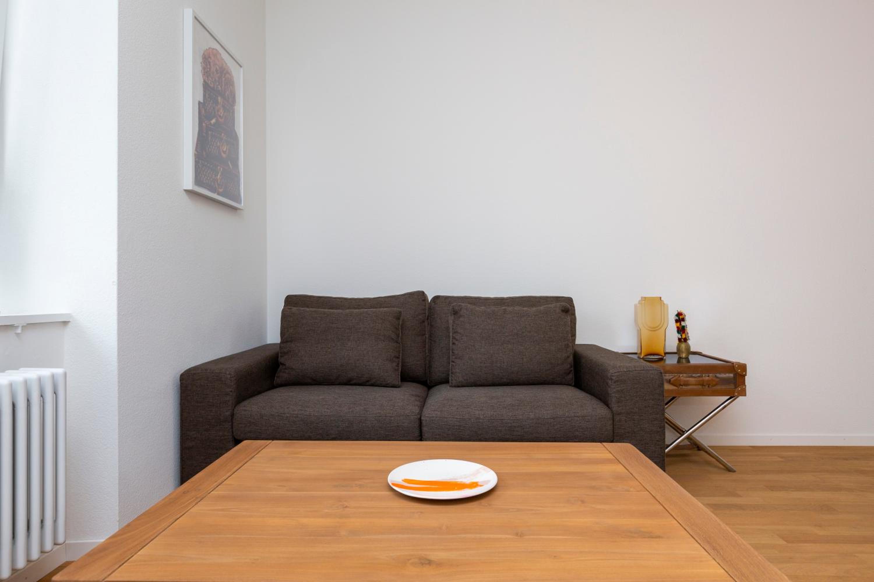 KAYA Zurich Apartment 1B - Deluxe 2BR Downtown Apt