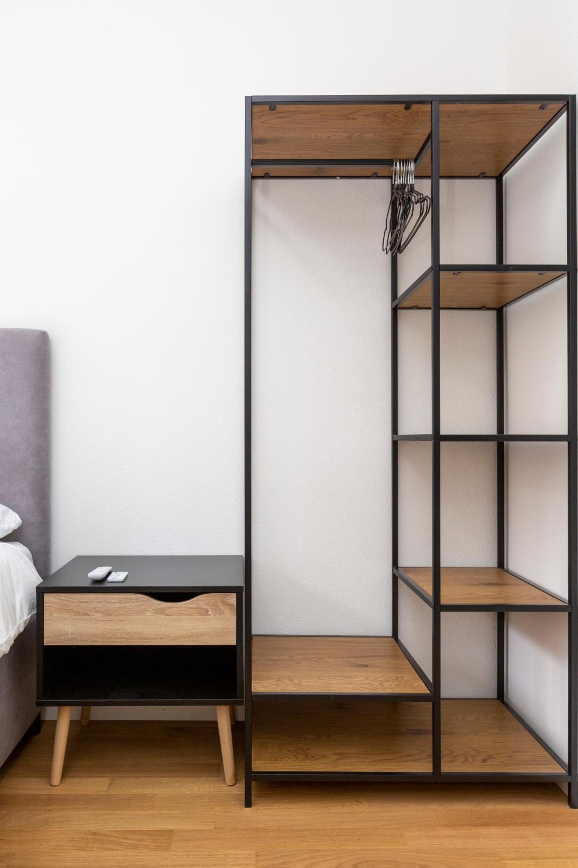 KAYA Zurich Apartment 1B - Deluxe 2BR Downtown Apt