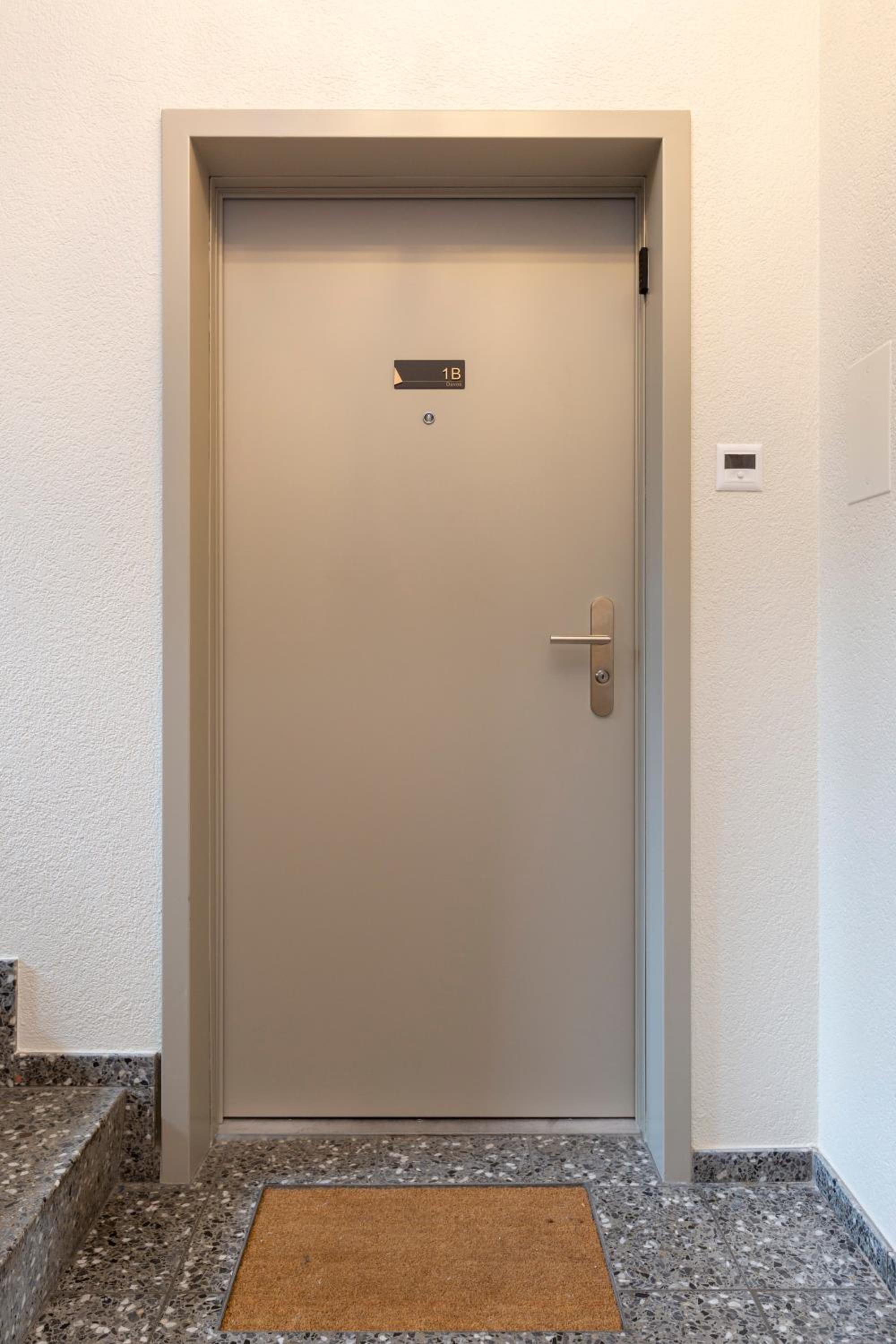 KAYA Zurich Apartment 1B - Deluxe 2BR Downtown Apt