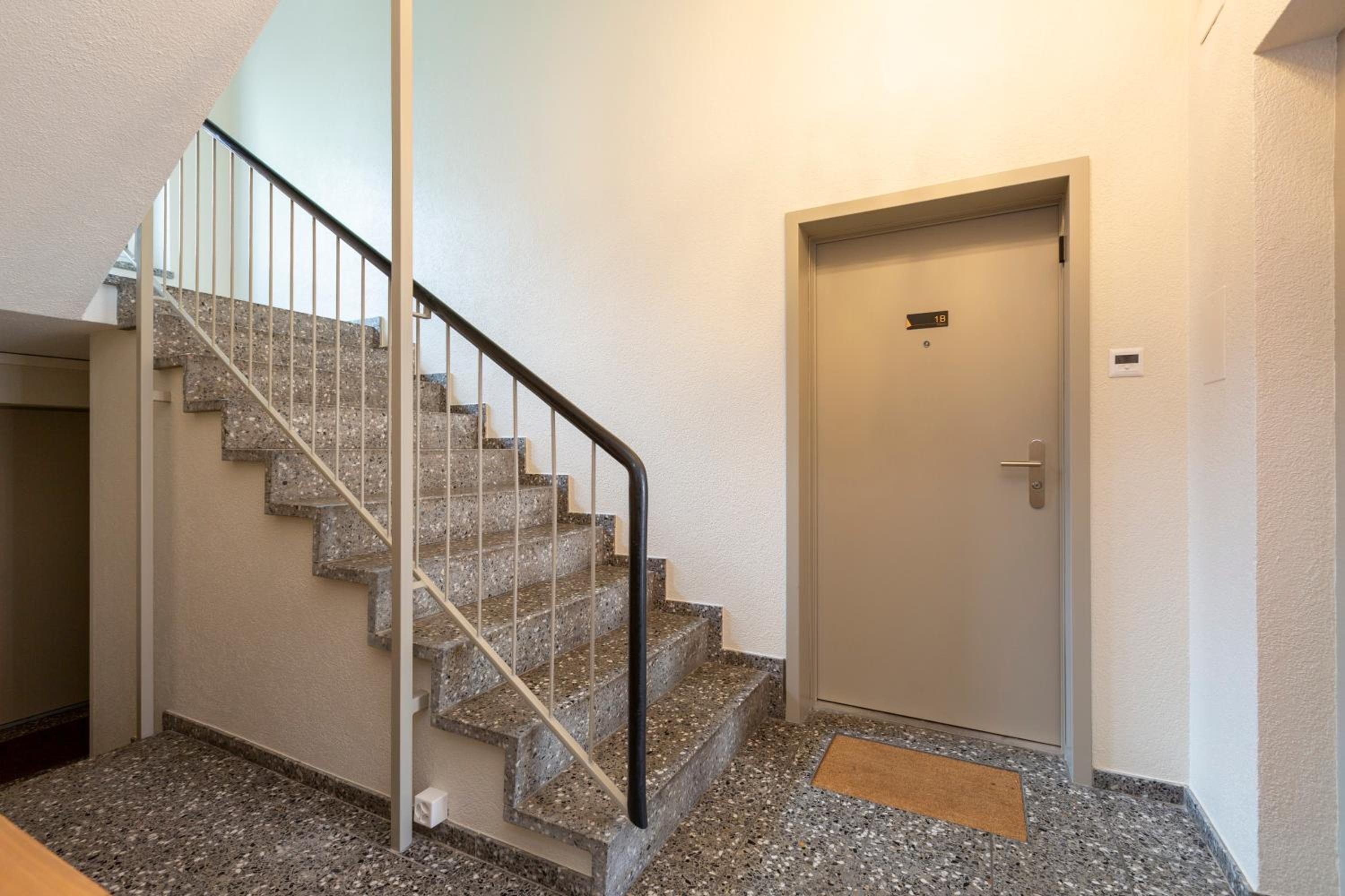 KAYA Zurich Apartment 1B - Deluxe 2BR Downtown Apt