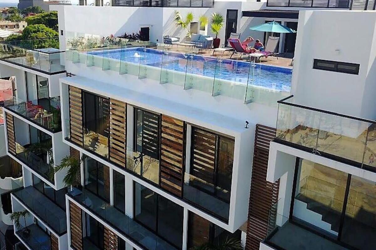 Luxe Top-Floor Incredible Roof Pool at Complex view 5