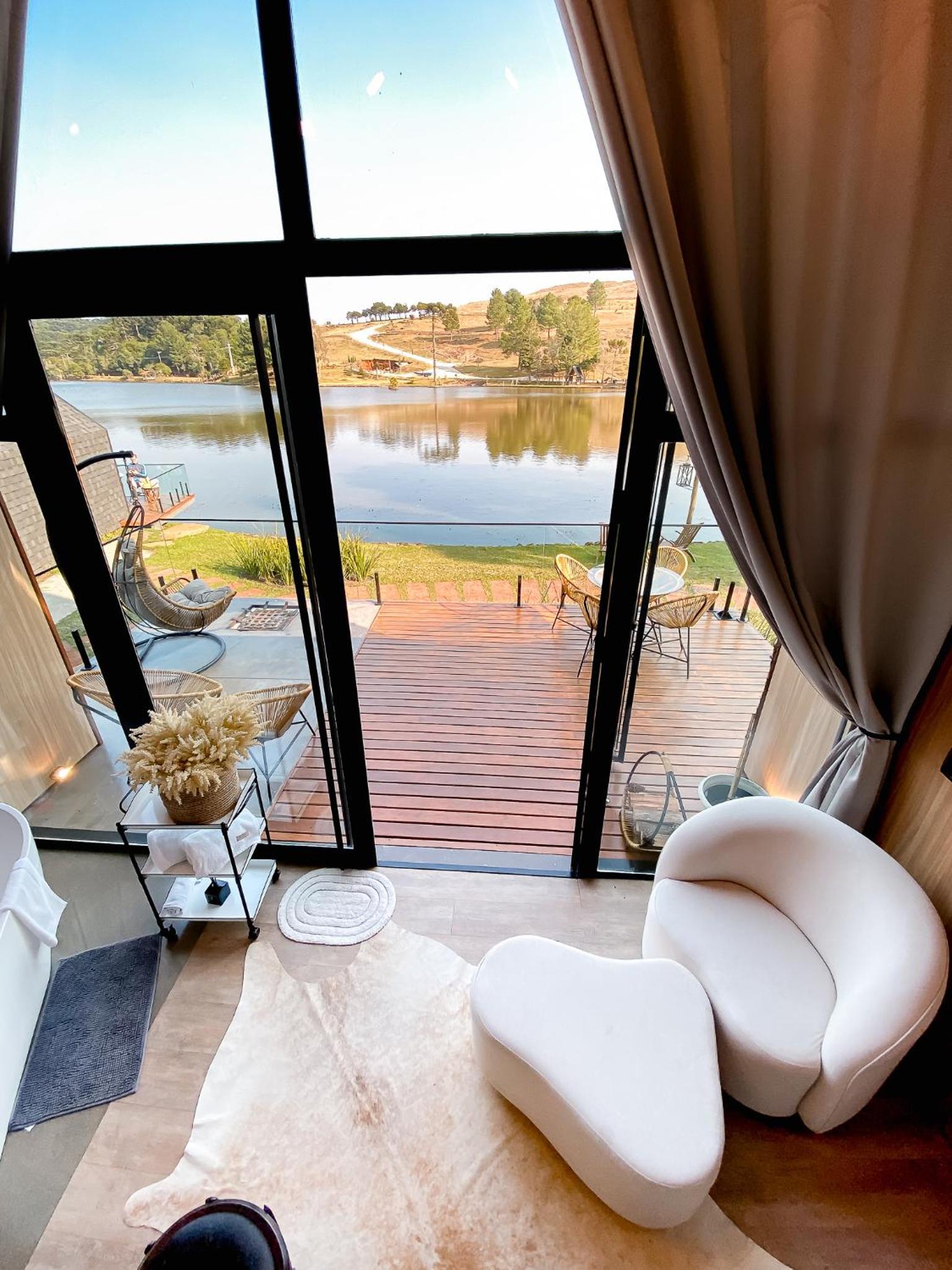 Celeiro Lake Village