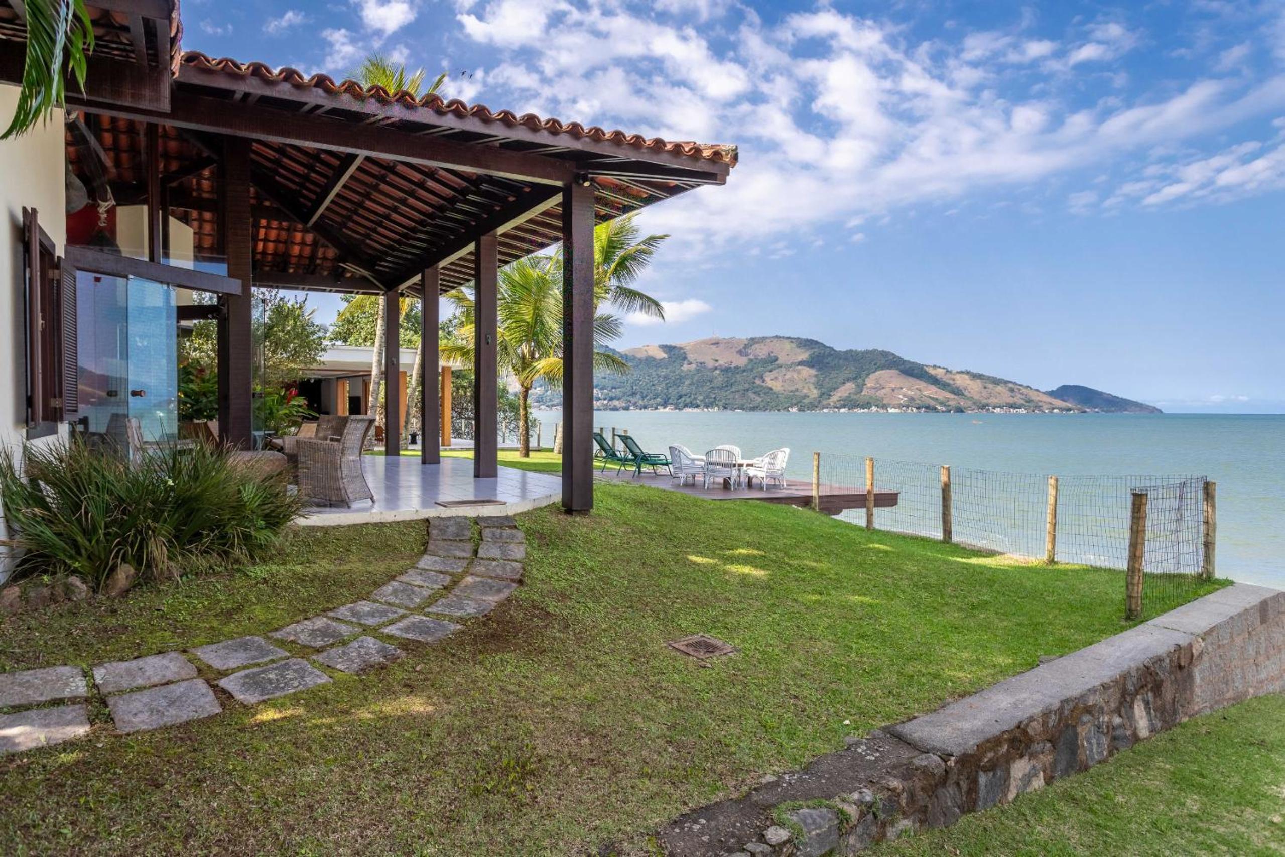 Casa com praia particular em Mangaratiba - Mangaratiba