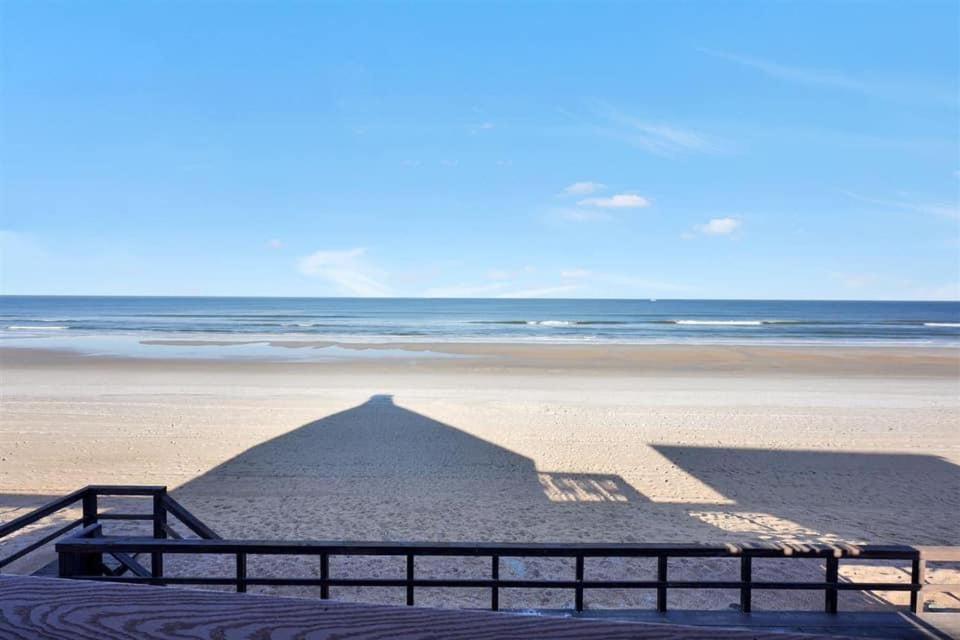 SA101 Beachfront directly on the sand! view 2