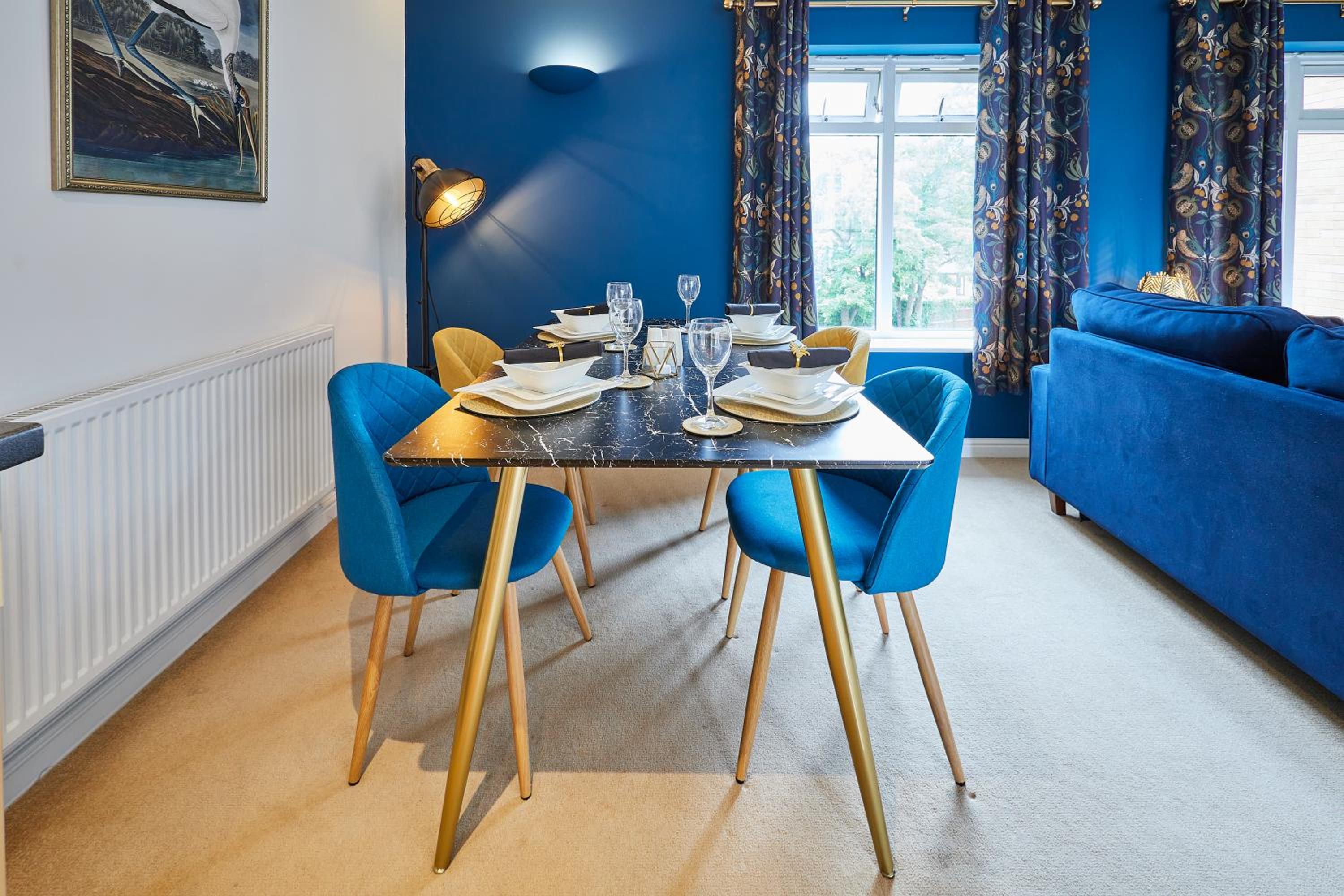 Modern Comfort 2BR Apartment - FREE Parking - FAST Internet view 3