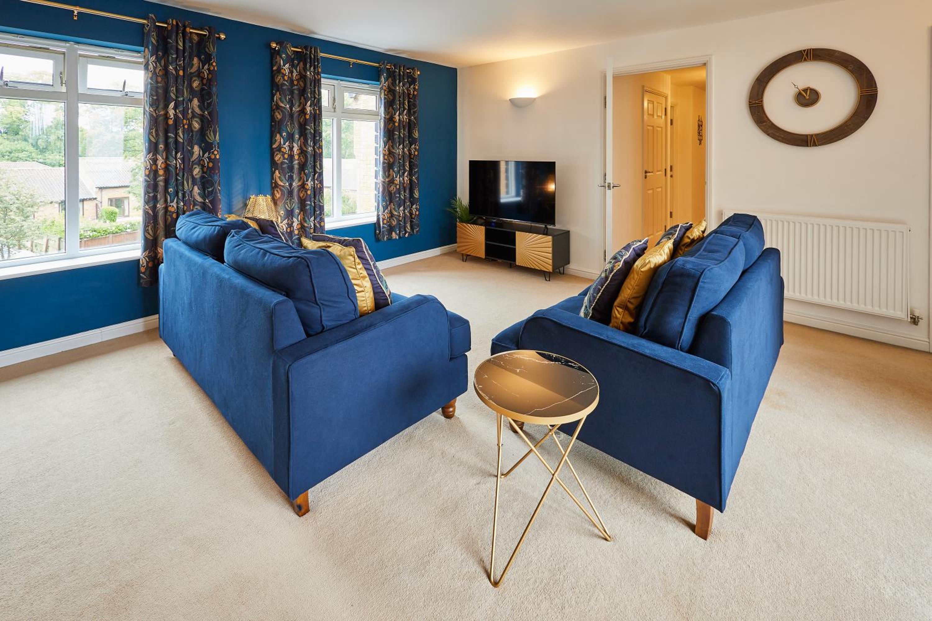 Modern Comfort 2BR Apartment - FREE Parking - FAST Internet view 5
