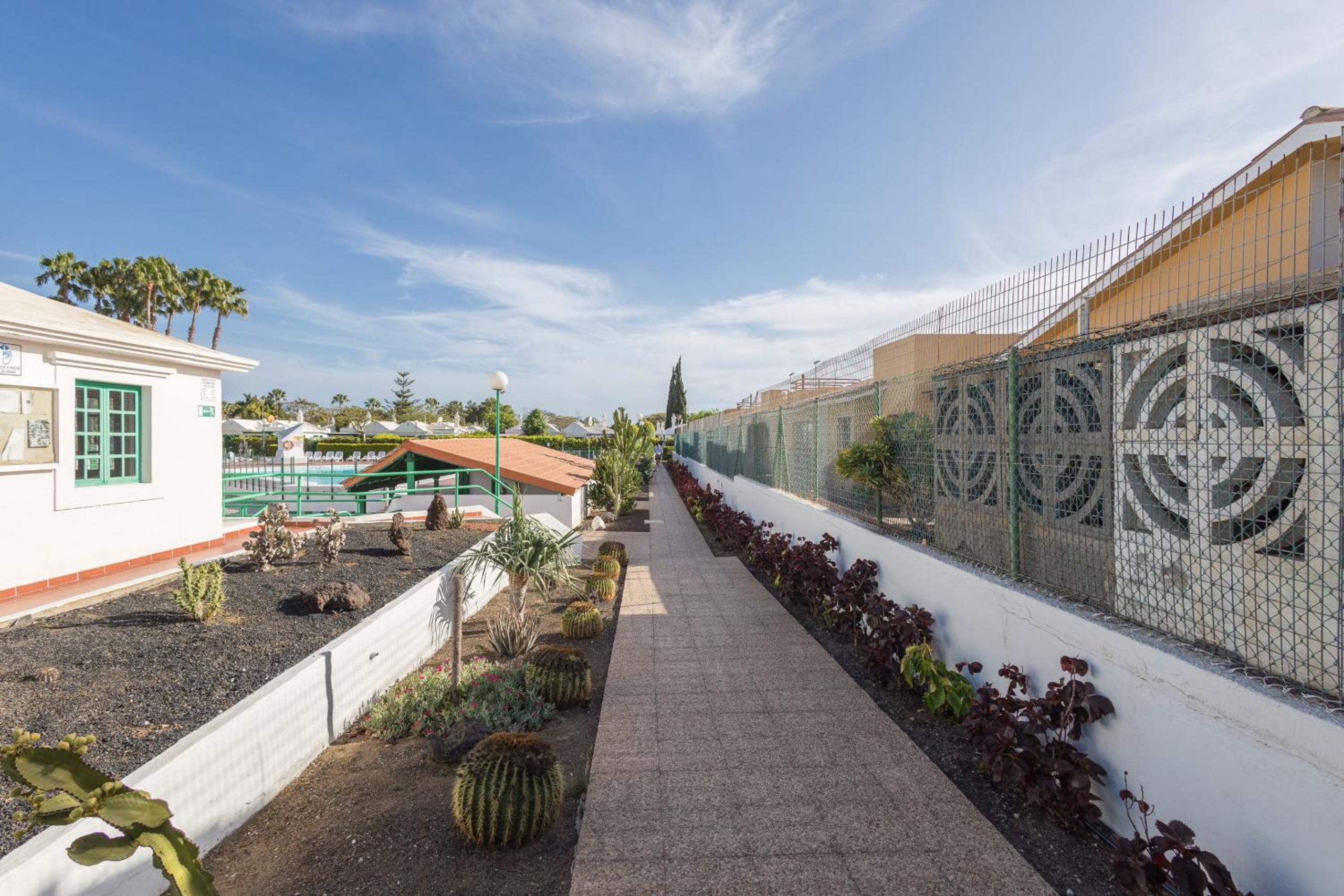Private Solarium Bungalow Garden