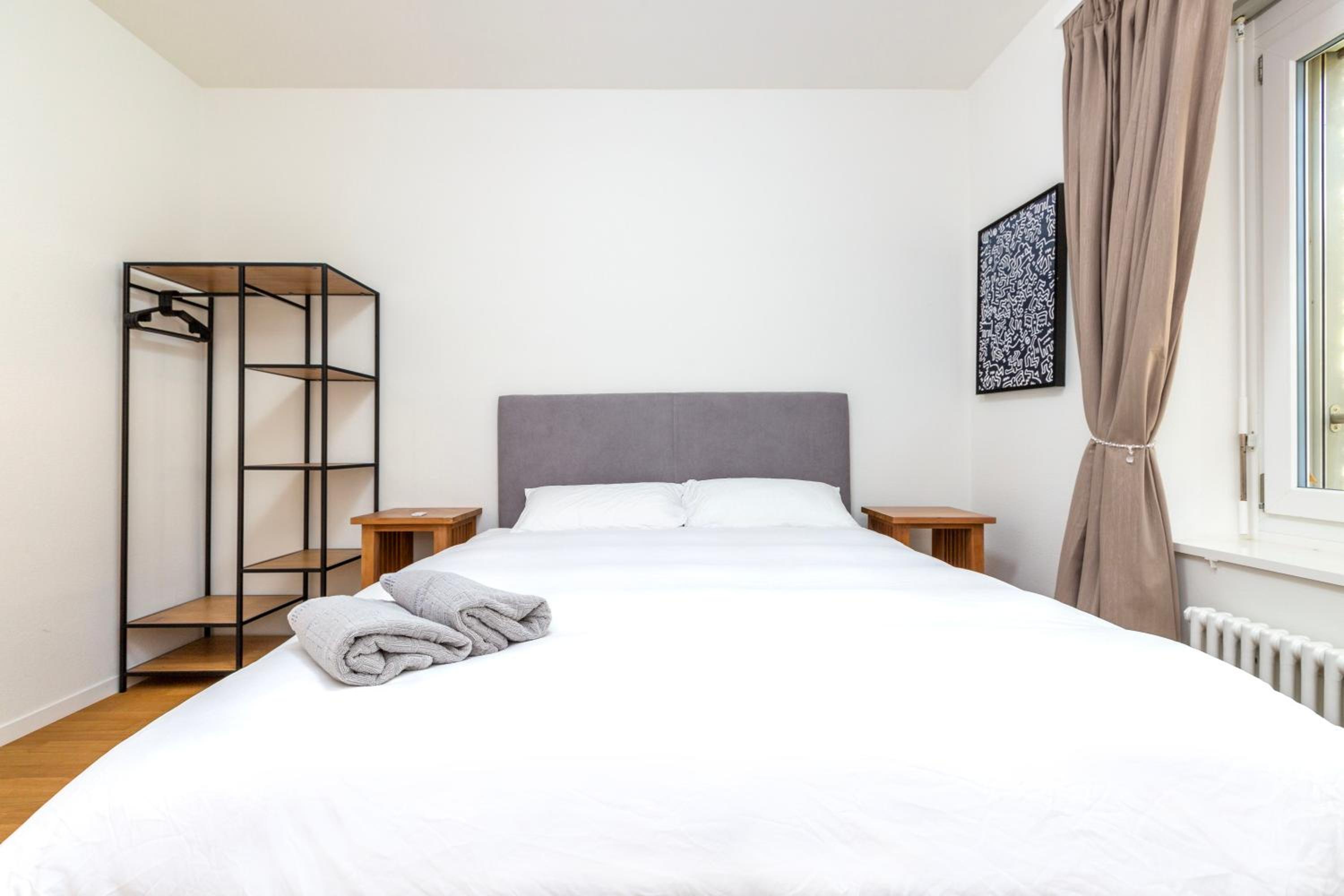 KAYA Zurich Apartment 2A - Downtown 2BR Apt with Balcony