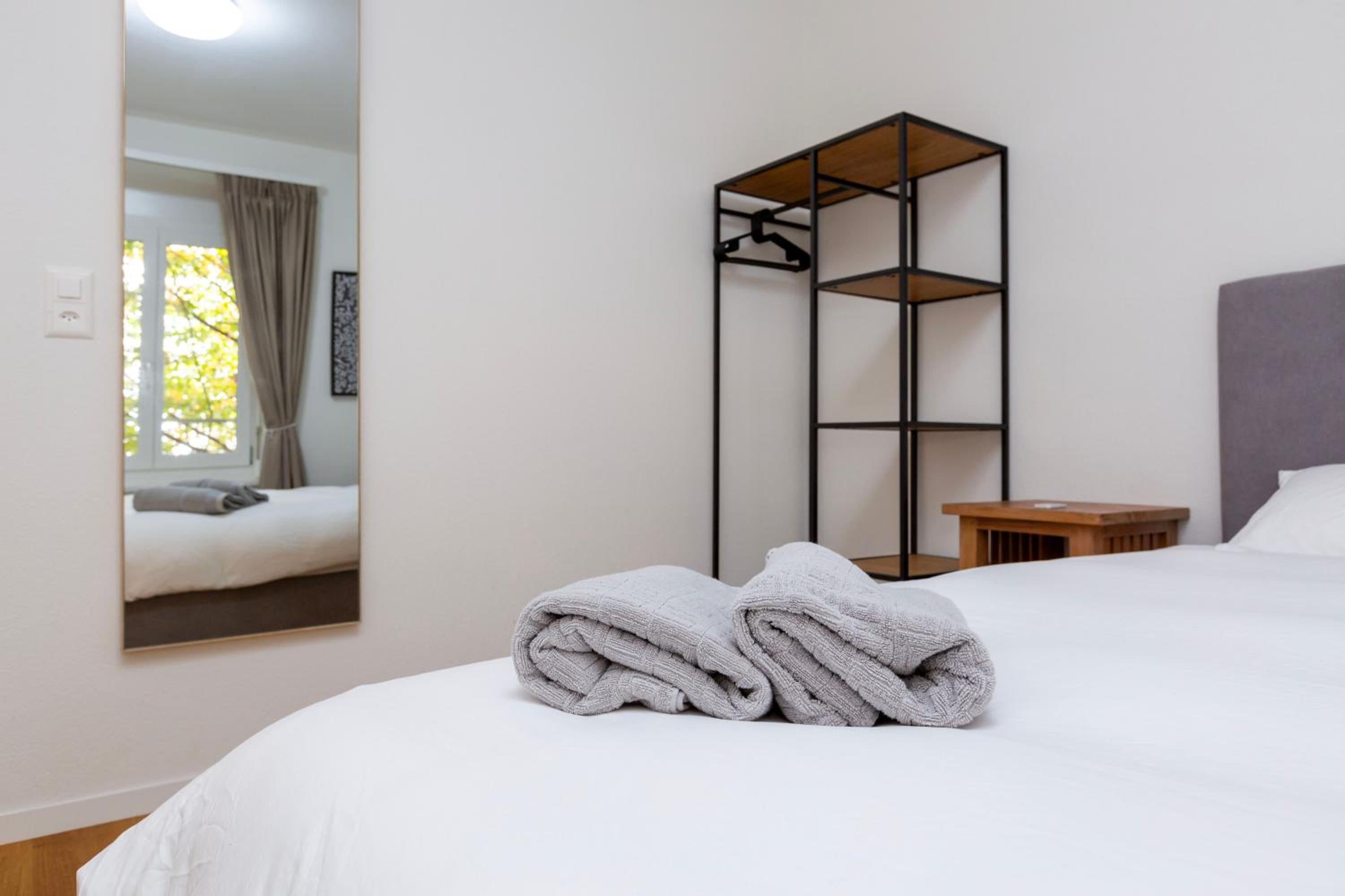 KAYA Zurich Apartment 2A - Downtown 2BR Apt with Balcony