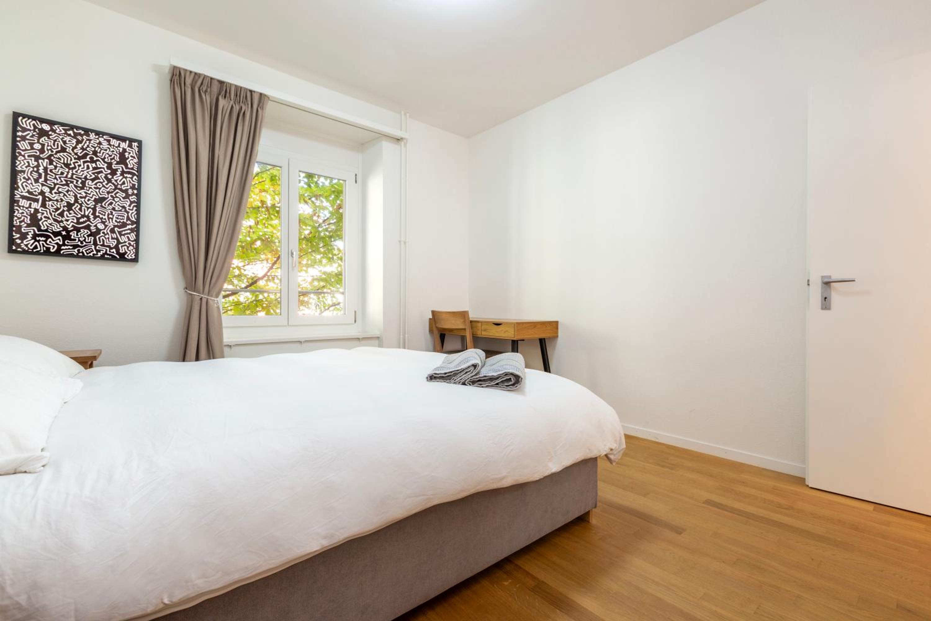 KAYA Zurich Apartment 2A - Downtown 2BR Apt with Balcony