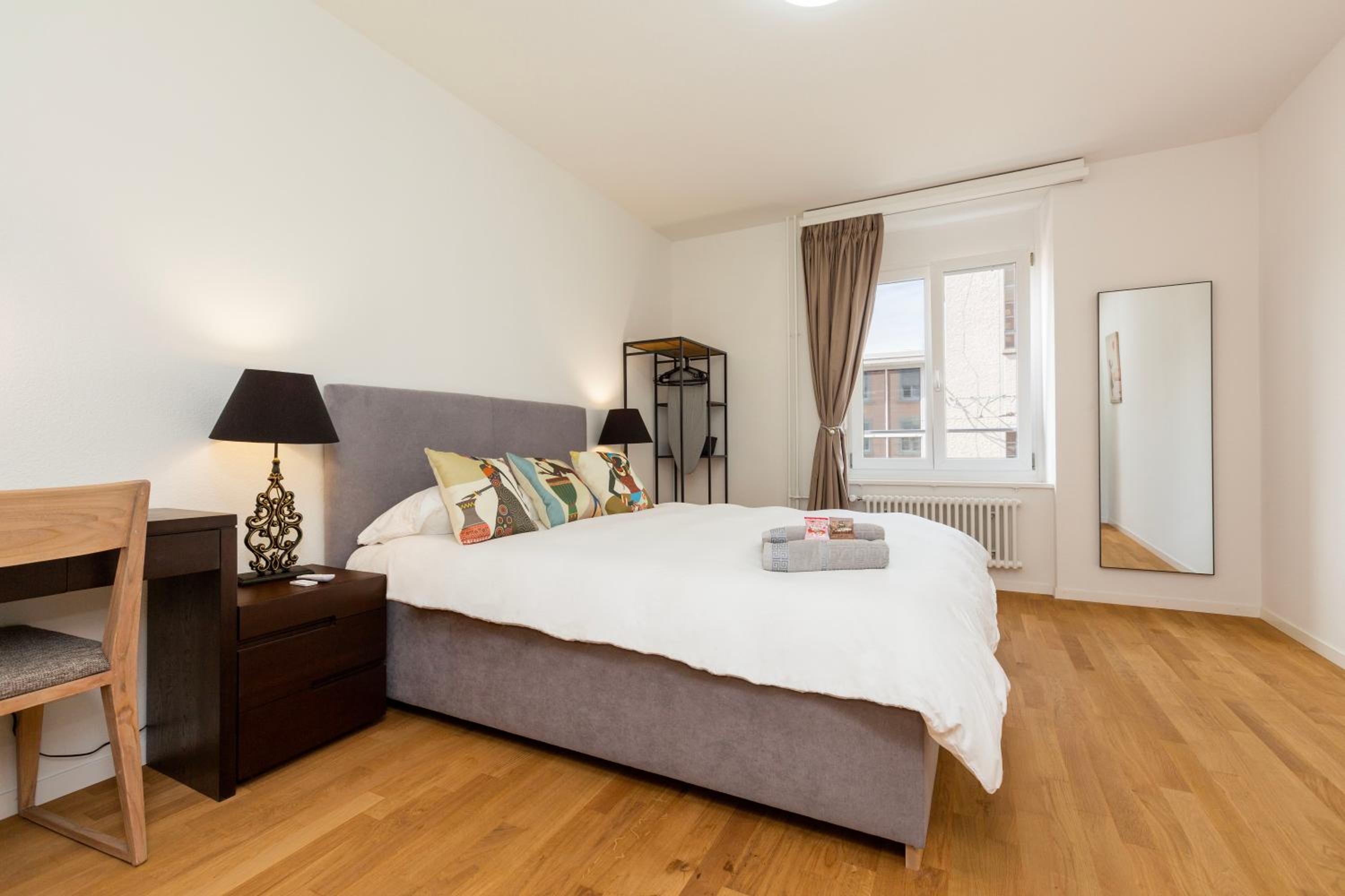 KAYA Zurich Apartment 2A - Downtown 2BR Apt with Balcony