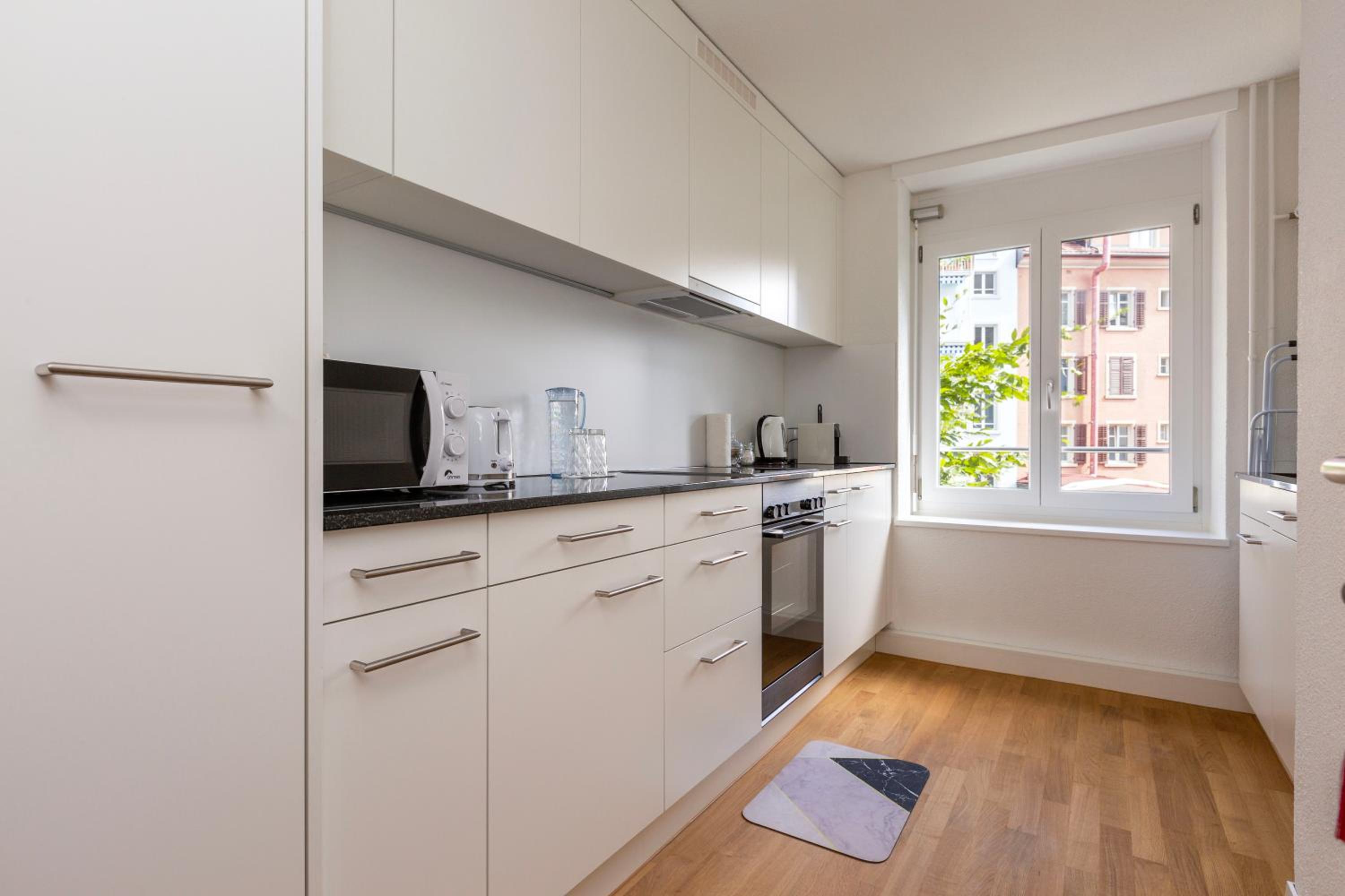 KAYA Zurich Apartment 2A - Downtown 2BR Apt with Balcony