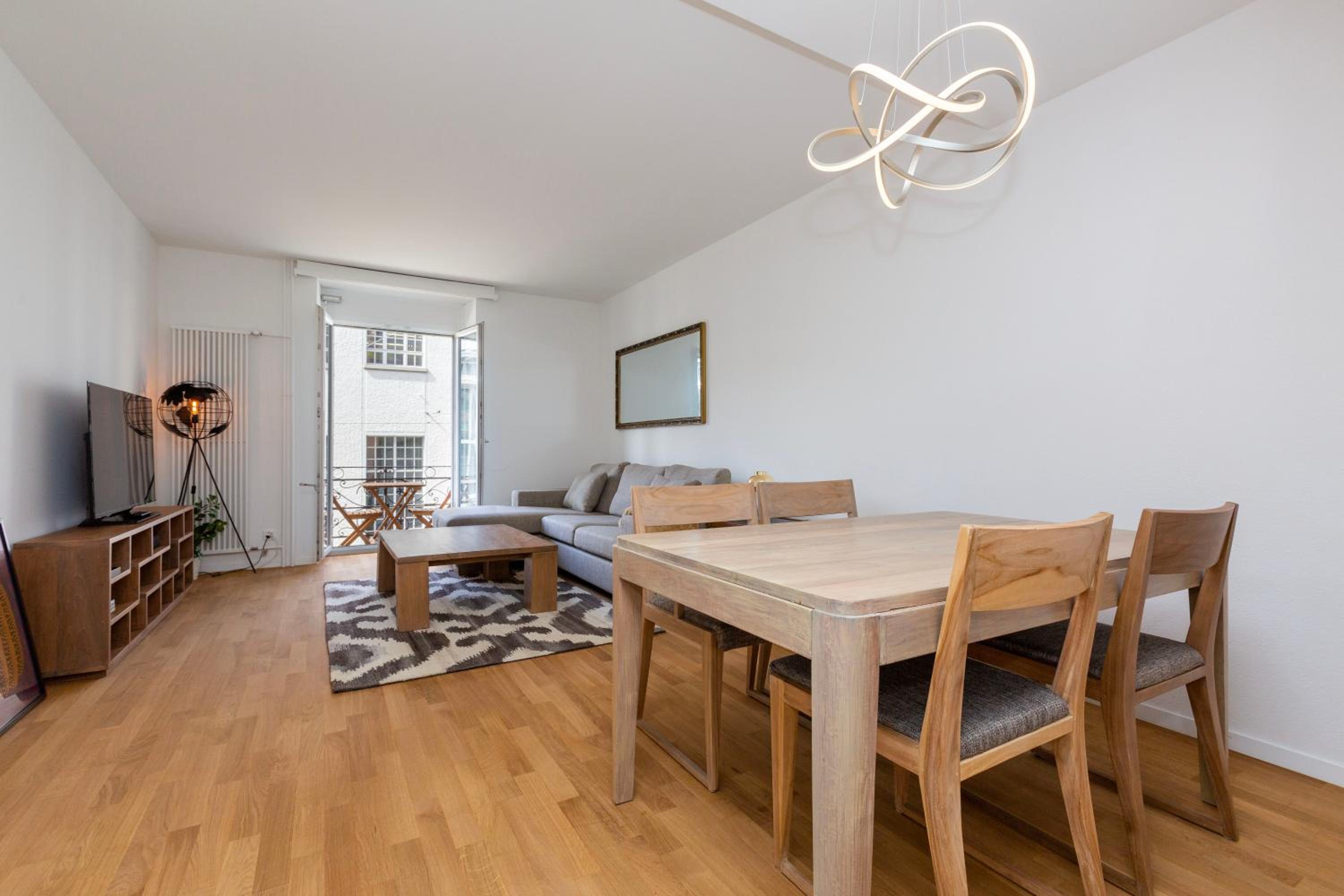KAYA Zurich Apartment 2A - Downtown 2BR Apt with Balcony