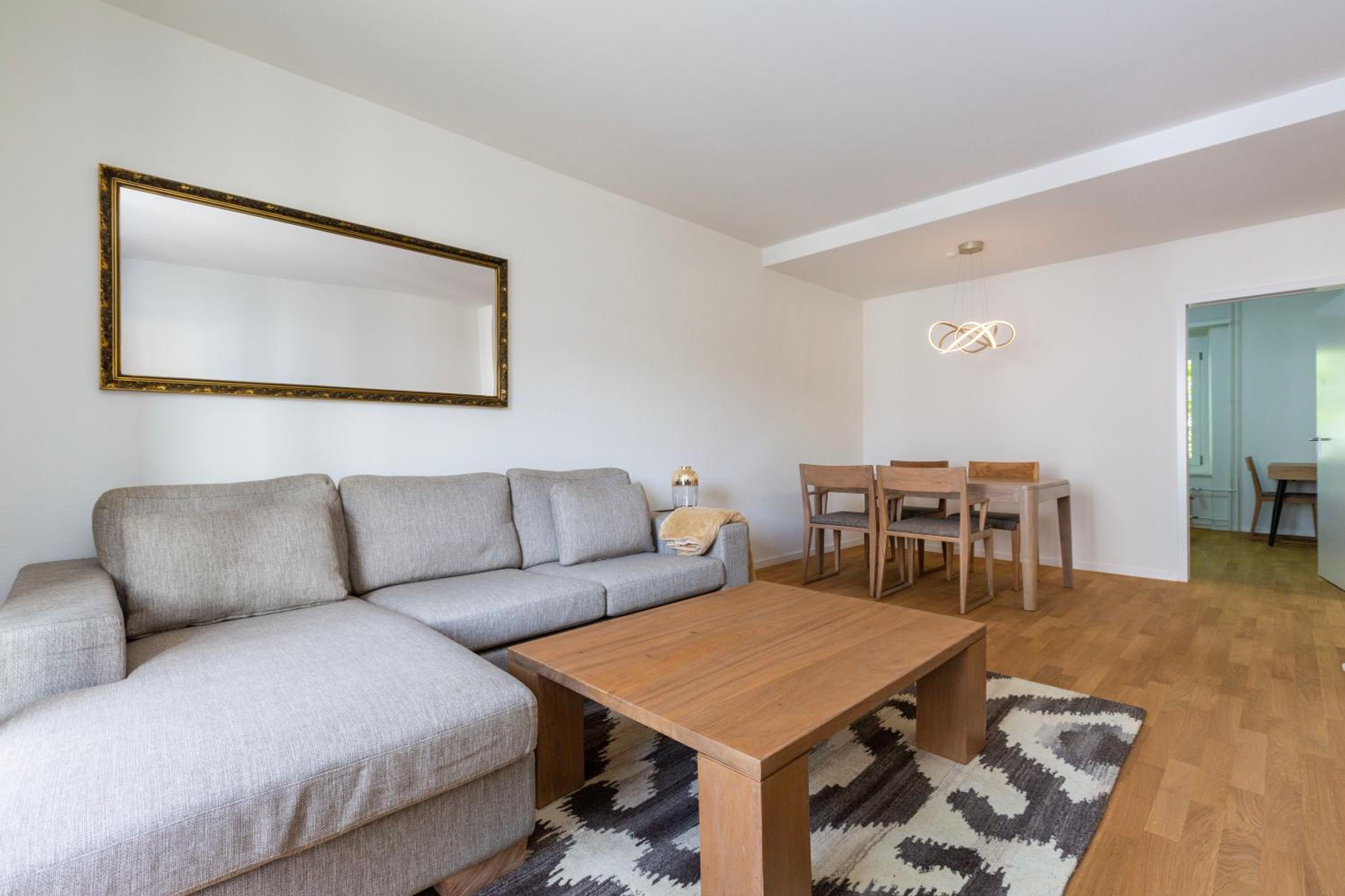 KAYA Zurich Apartment 2A - Downtown 2BR Apt with Balcony