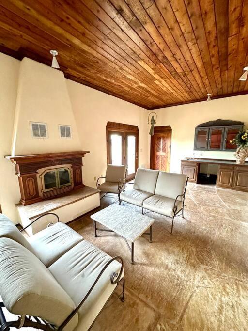 Slope & Sage Hideaway in Taos view 3