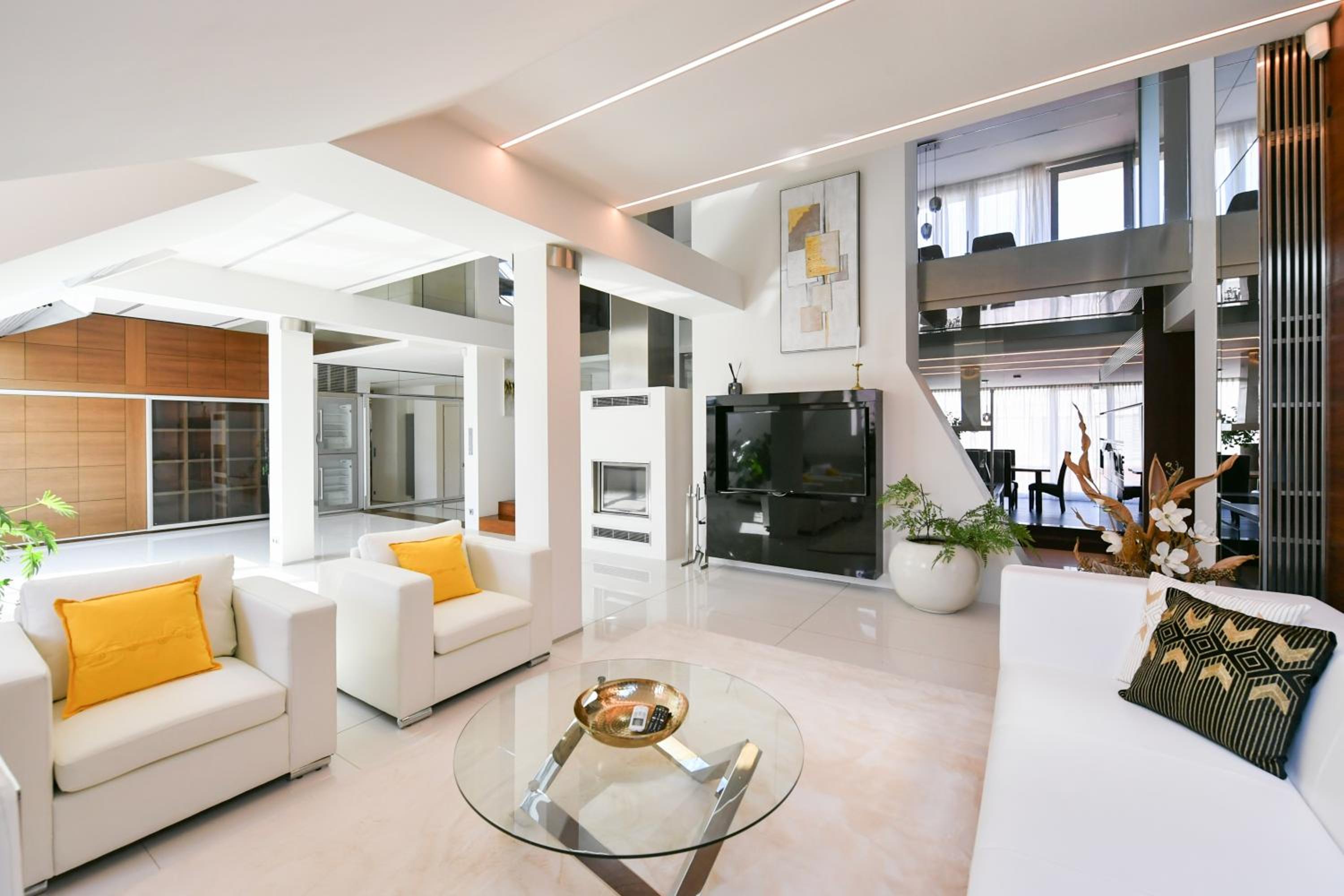 Hotel PRESIDENTIAL PENTHOUSE, 303m2, JACUZZI on TERRACE, SAUNA, 6BDRM, 4BTHRM, AC, LIFT - Image 1