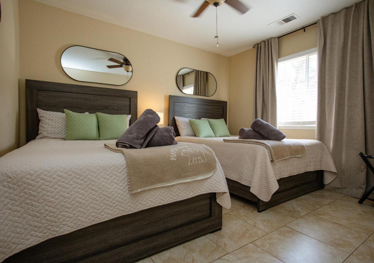 Cozy Condo 4 Miles to Park Entrance with BBQ and Steps to Dining view 3