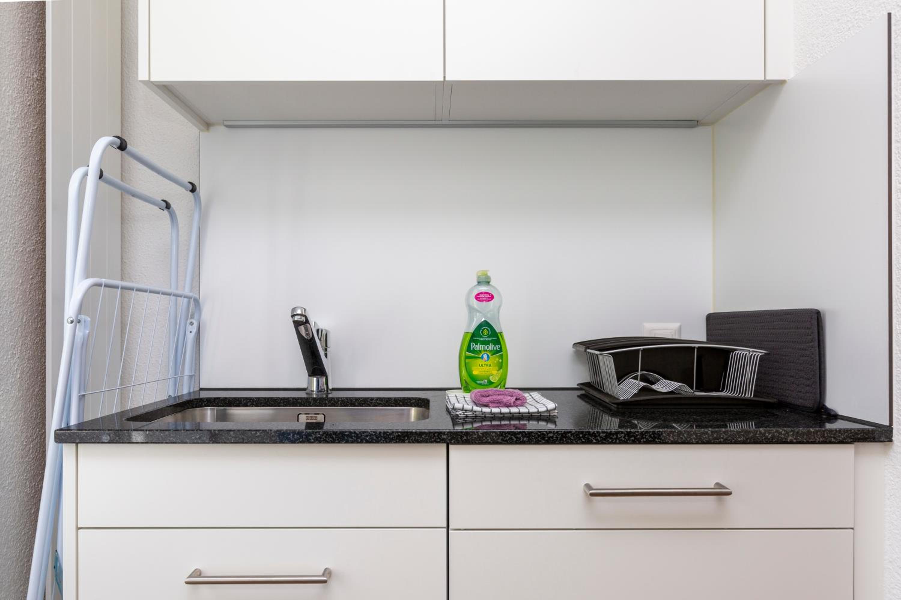 KAYA Zurich Apartment 2A - Downtown 2BR Apt with Balcony