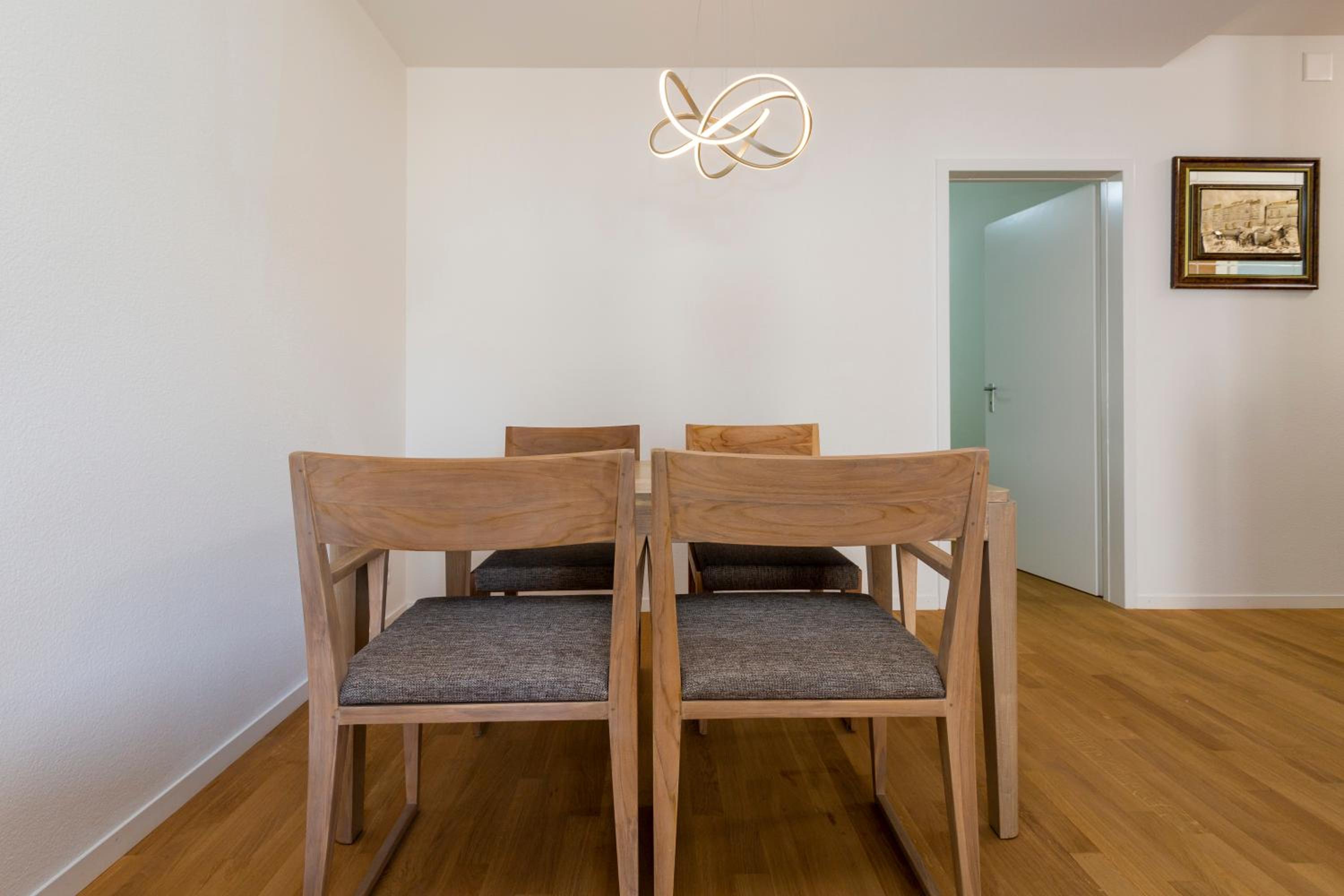 KAYA Zurich Apartment 2A - Downtown 2BR Apt with Balcony