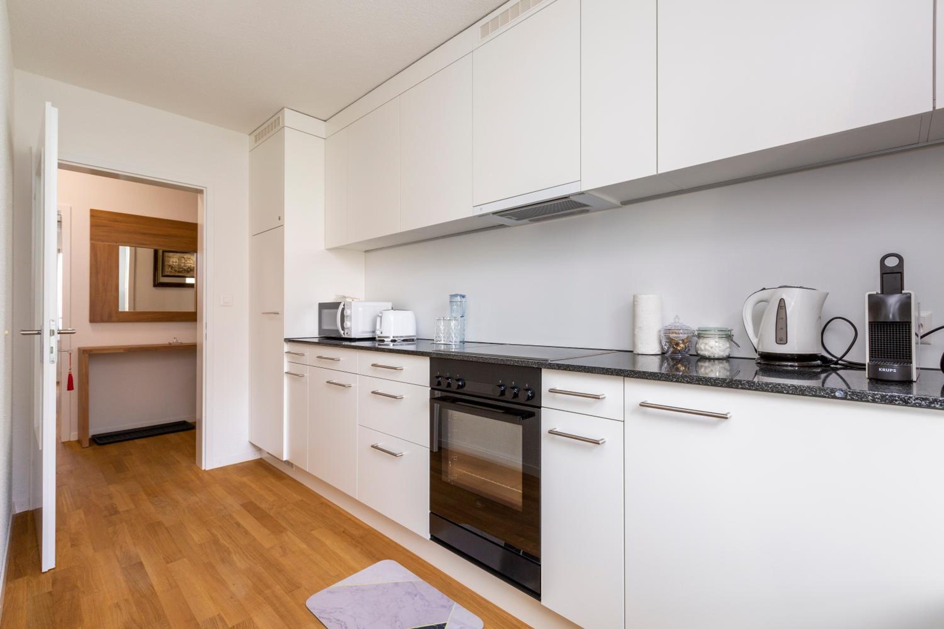 KAYA Zurich Apartment 2A - Downtown 2BR Apt with Balcony