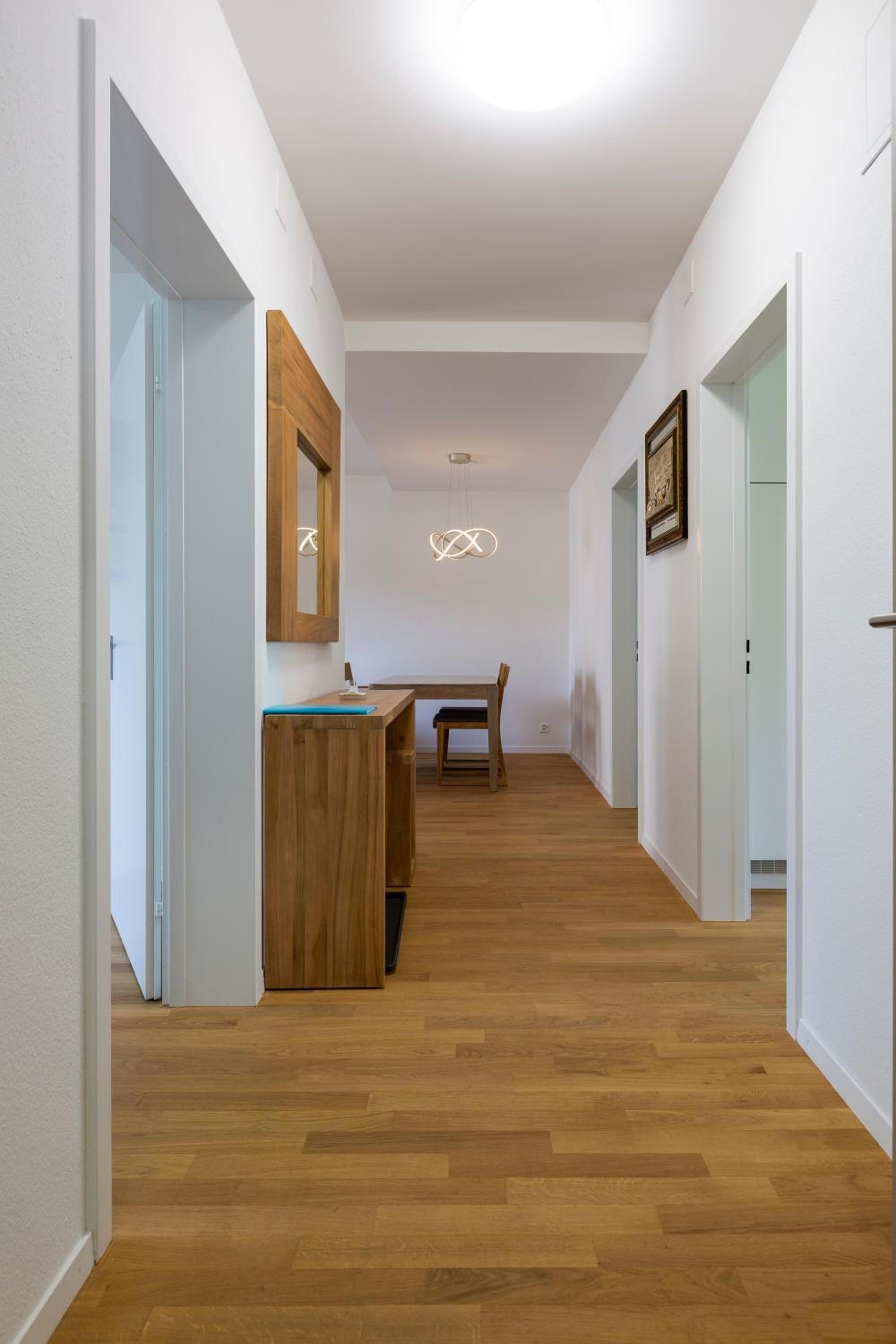 KAYA Zurich Apartment 2A - Downtown 2BR Apt with Balcony