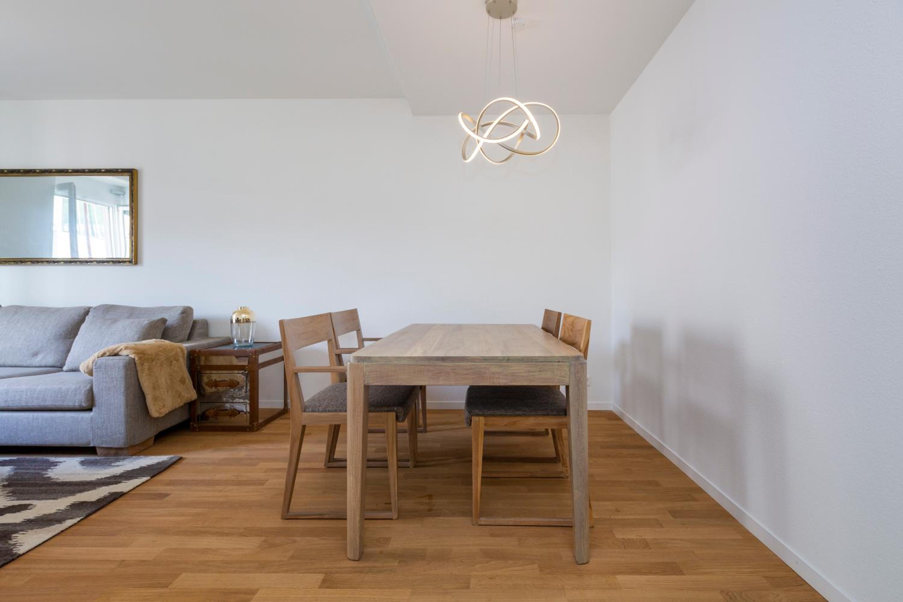 KAYA Zurich Apartment 2A - Downtown 2BR Apt with Balcony