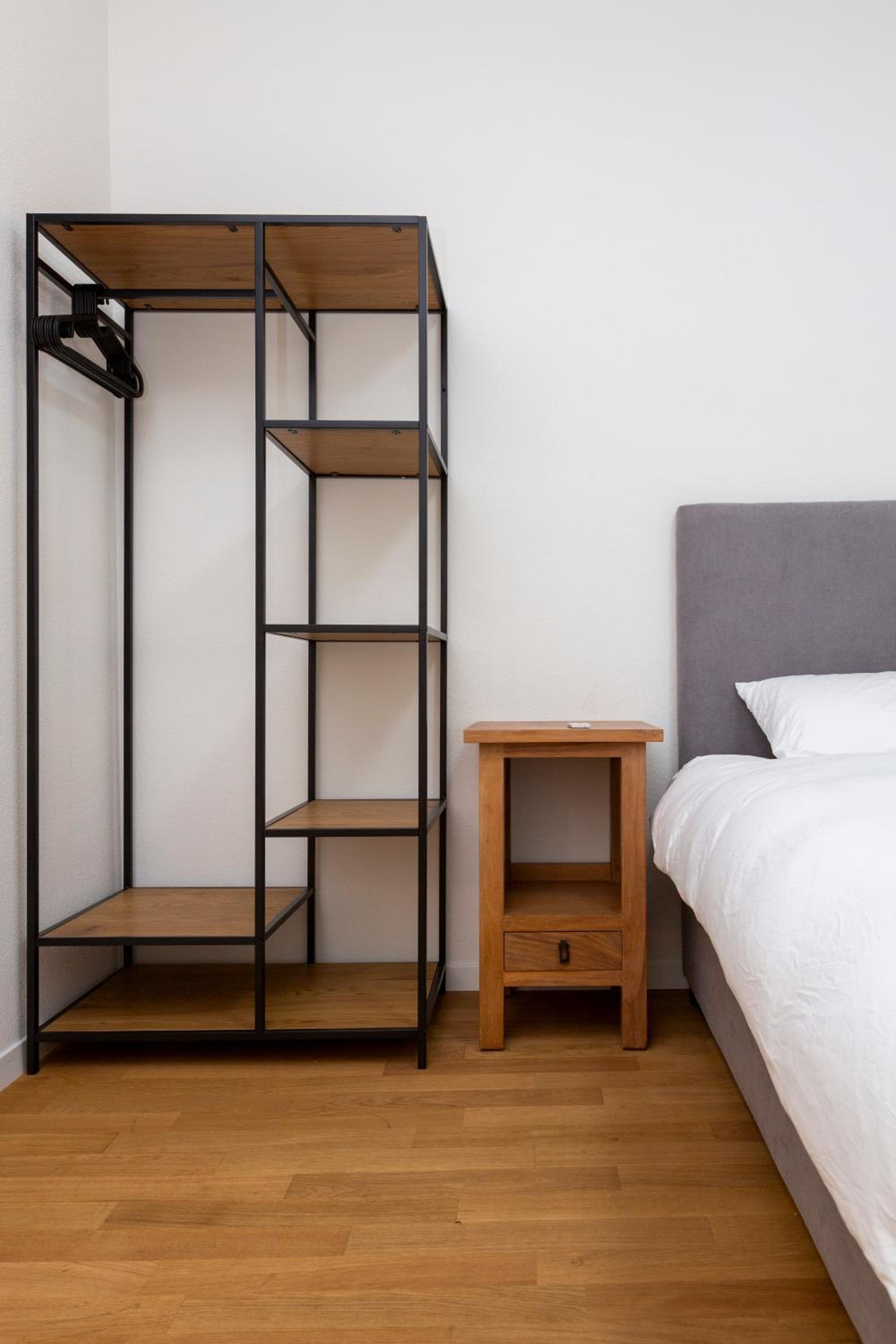 KAYA Zurich Apartment 2A - Downtown 2BR Apt with Balcony