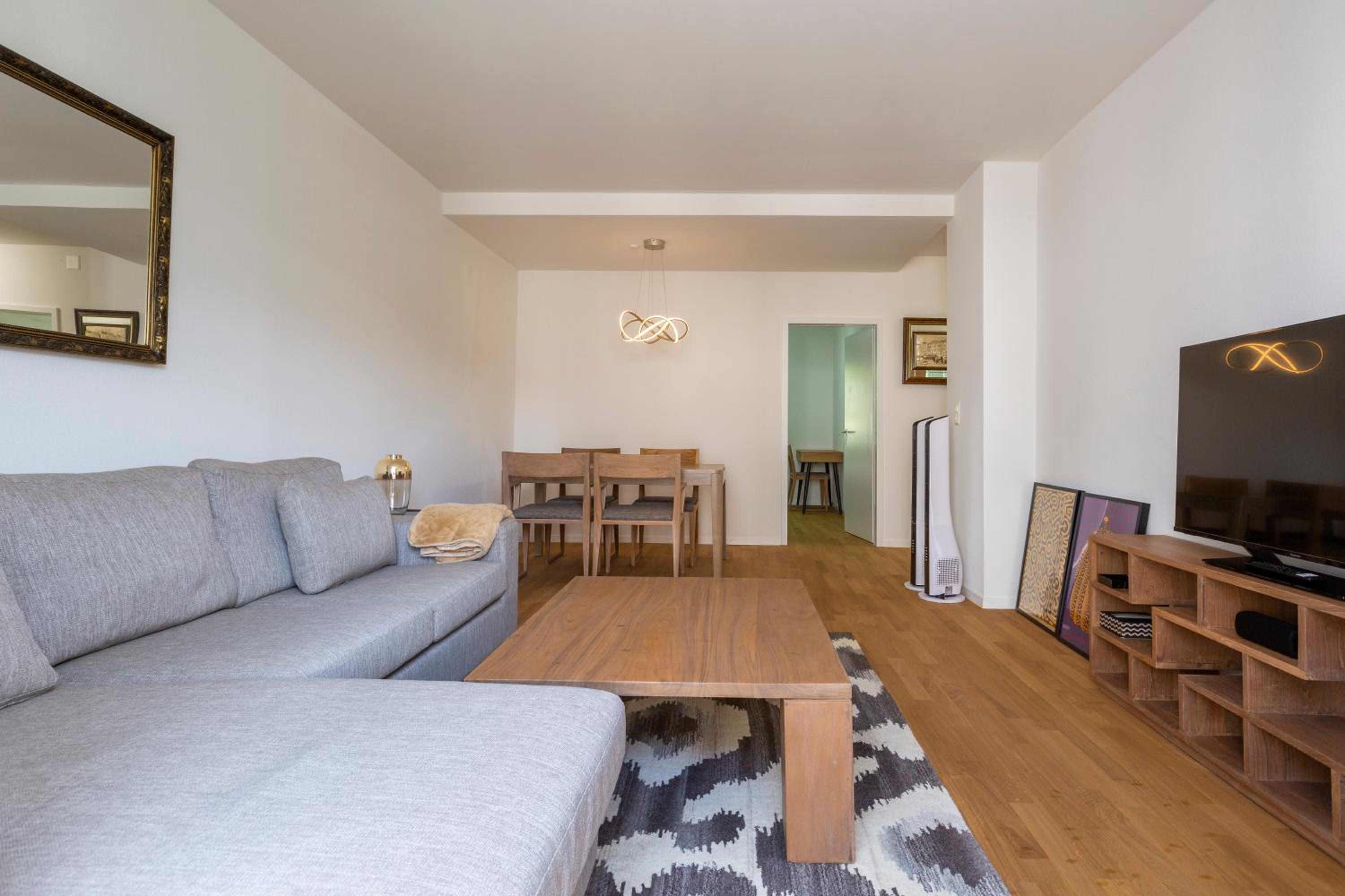 KAYA Zurich Apartment 2A - Downtown 2BR Apt with Balcony