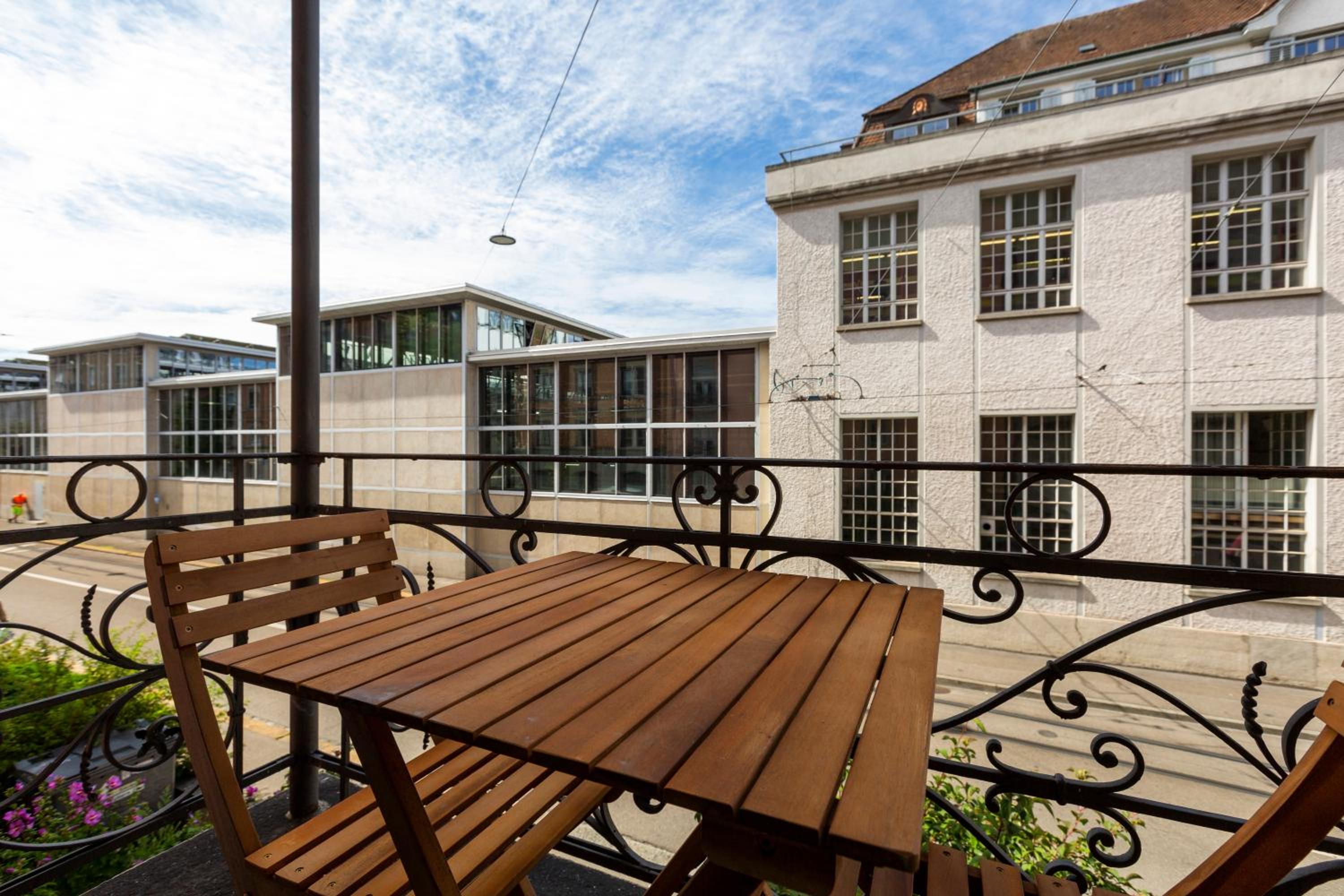 KAYA Zurich Apartment 2A - Downtown 2BR Apt with Balcony