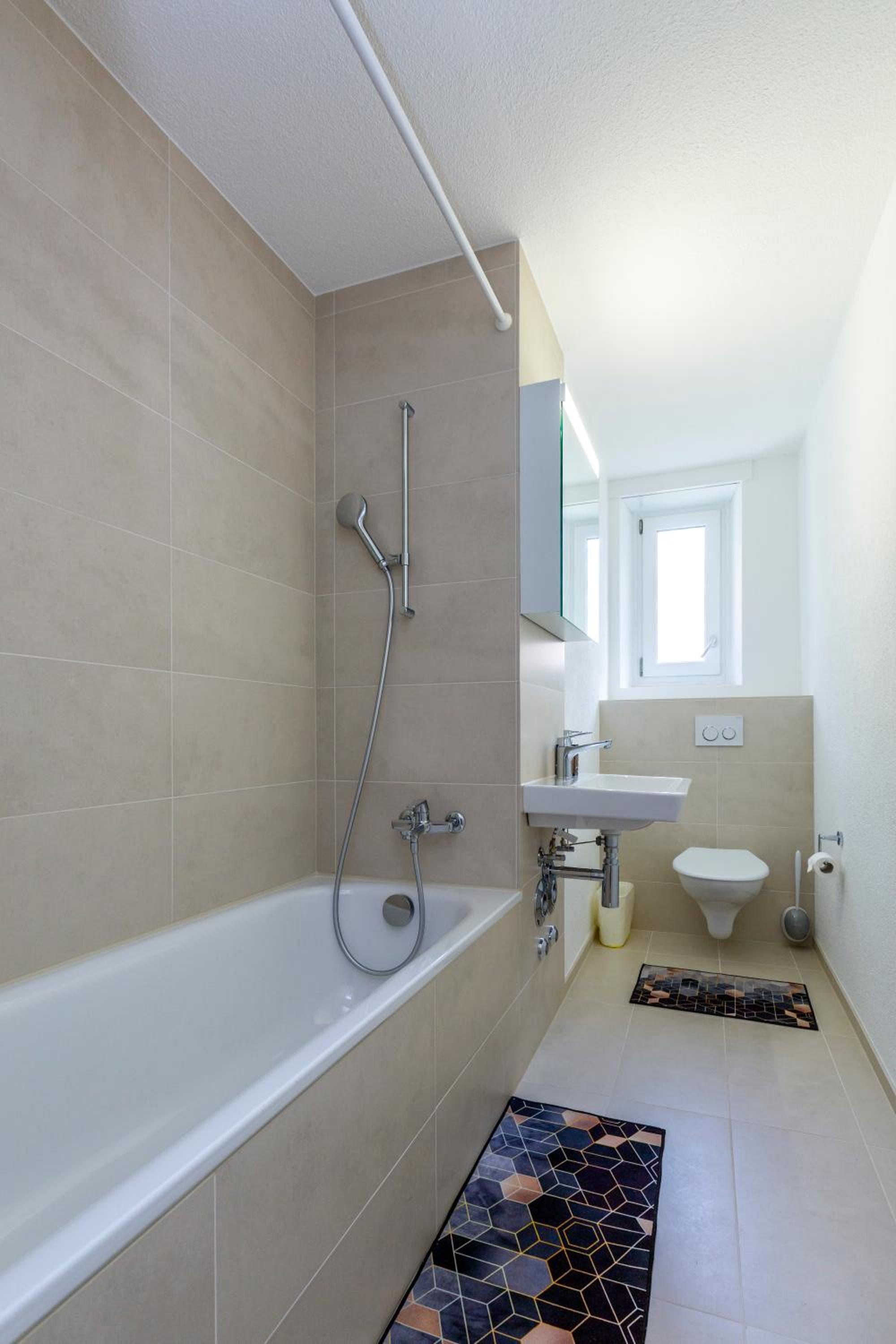 KAYA Zurich Apartment 2A - Downtown 2BR Apt with Balcony