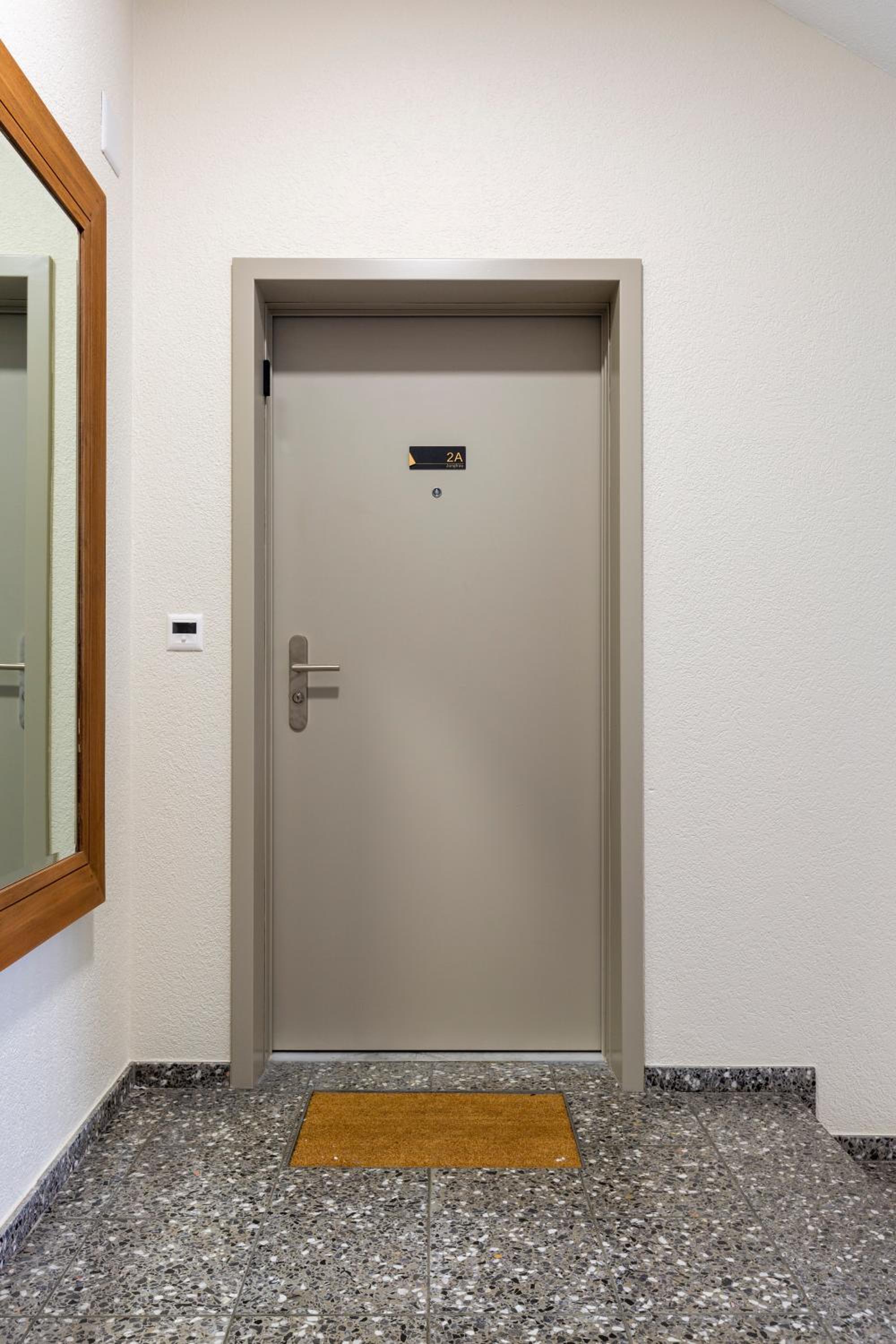 KAYA Zurich Apartment 2A - Downtown 2BR Apt with Balcony