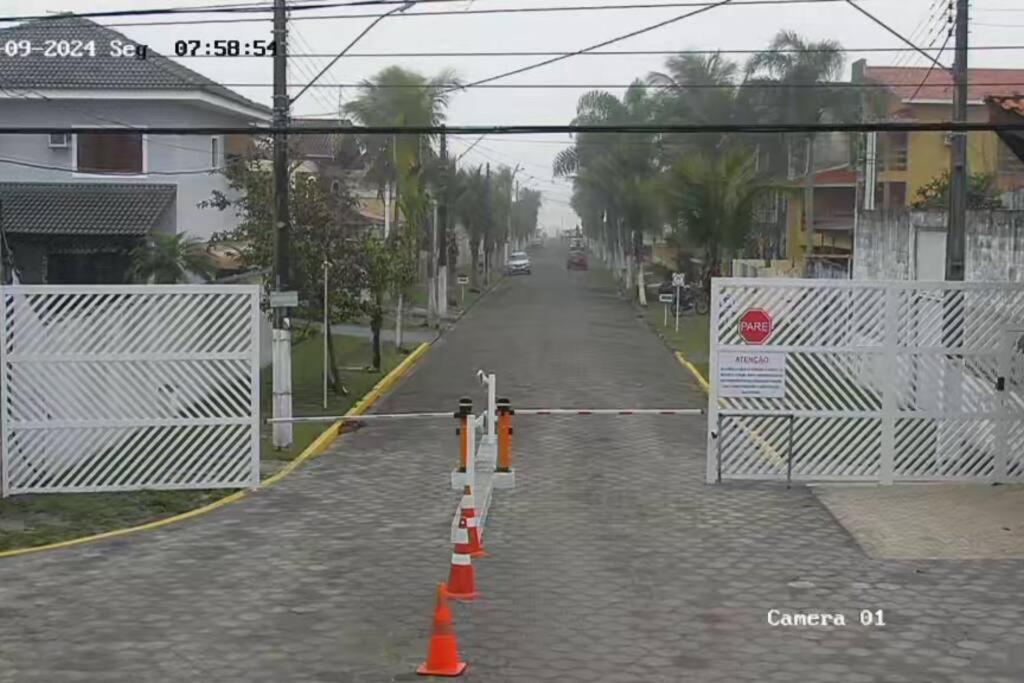 Casa Itanhaém em Condomínio pé na Areia