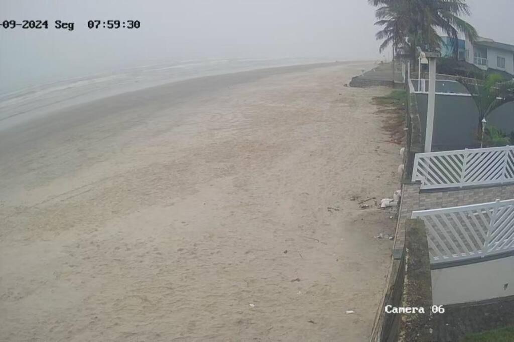 Casa Itanhaém em Condomínio pé na Areia