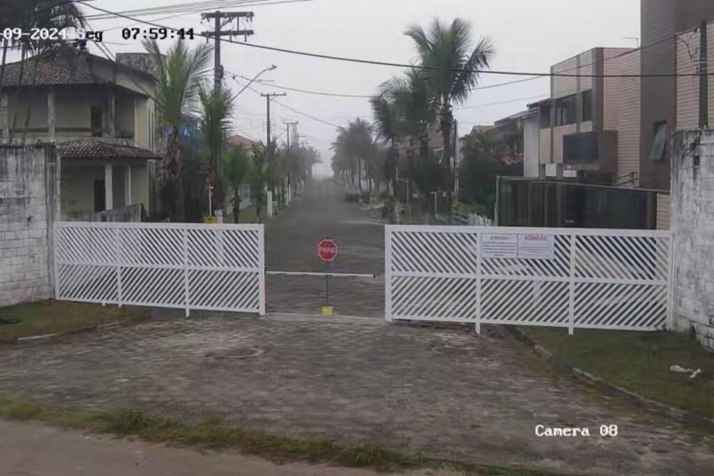 Casa Itanhaém em Condomínio pé na Areia