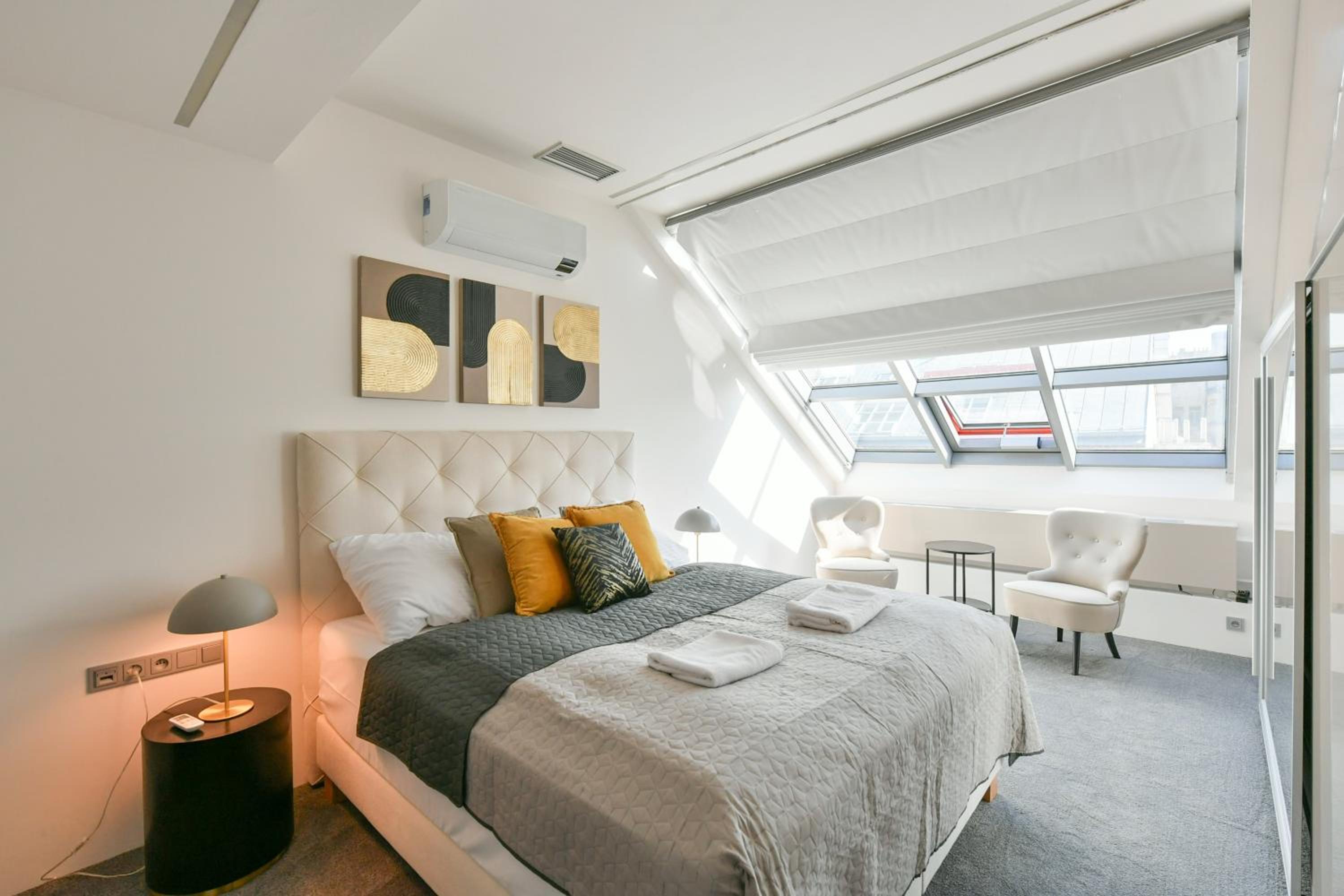 PRESIDENTIAL PENTHOUSE, 303m2, JACUZZI on TERRACE, SAUNA, 6BDRM, 4BTHRM, AC, LIFT