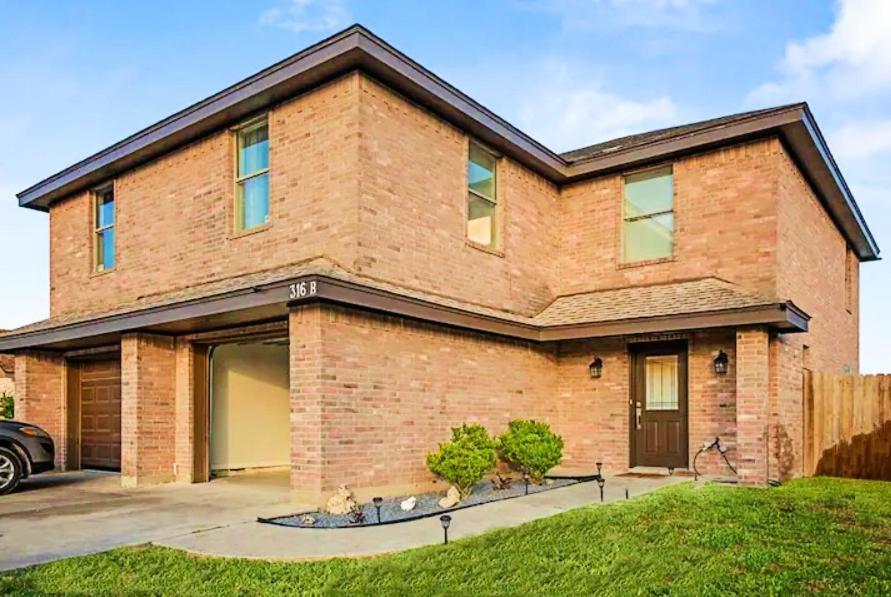 8 Mins to SPI Beach Spacious 3BR with Backyard view 4