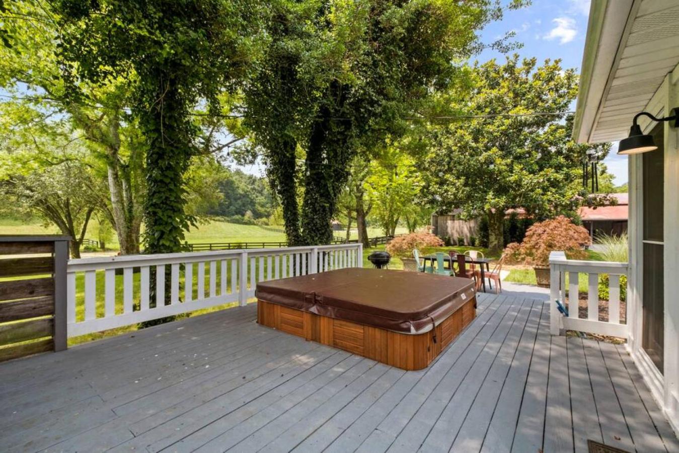 Private Retreat Burwood 8 acres Hot Tub Fire pit view 3