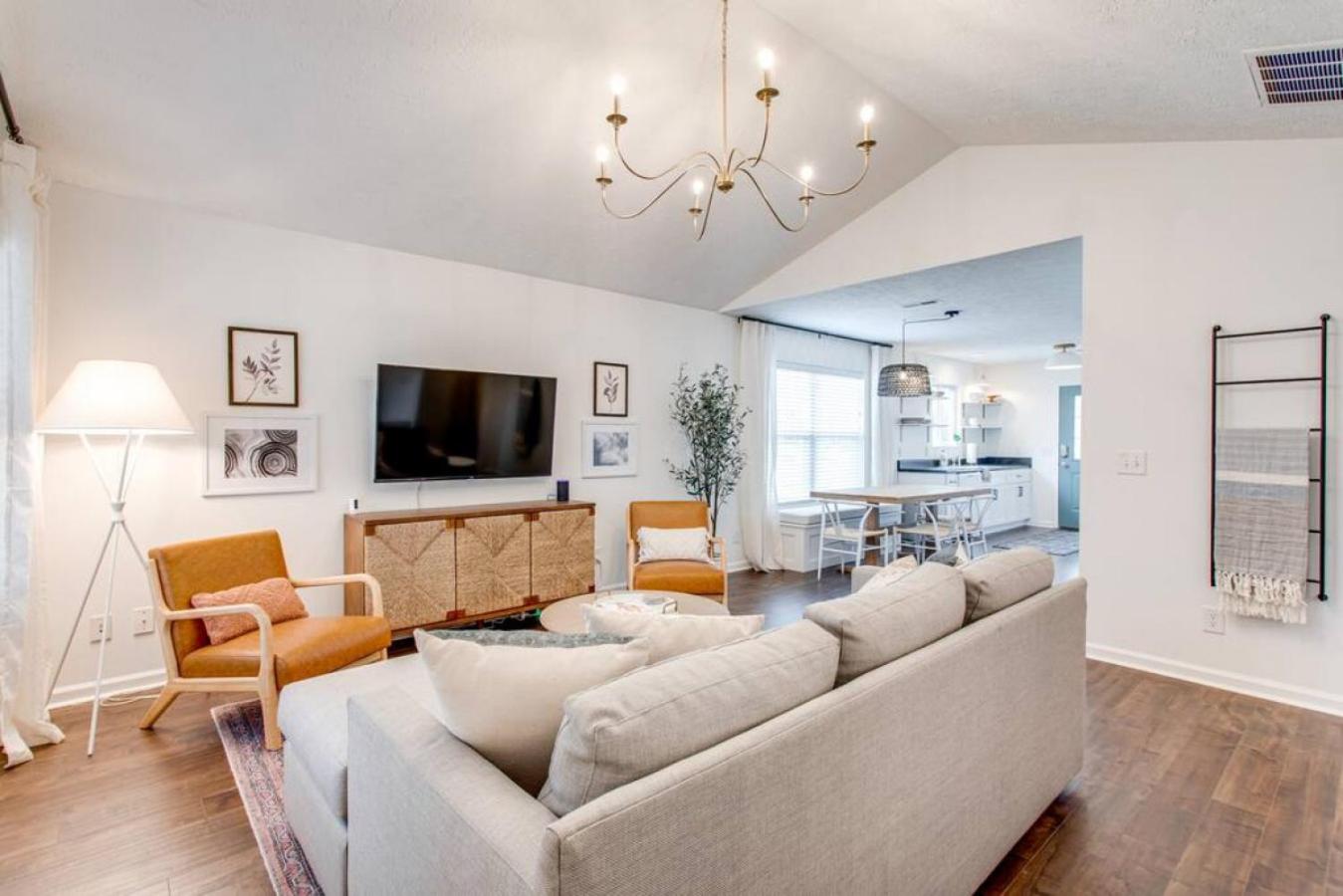 Walnut St, Charming, 3bed, 2bath view 3